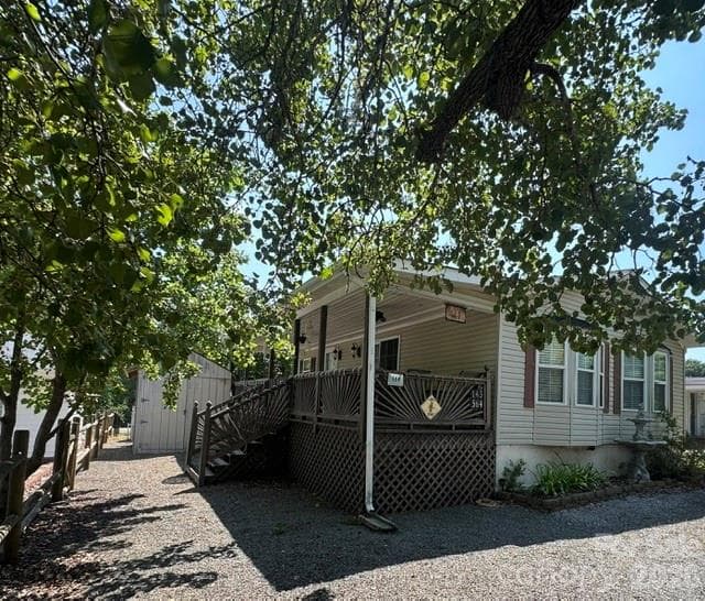 Single Family Residence at 143 Cardinal Drive, New London, photo 2 of 24