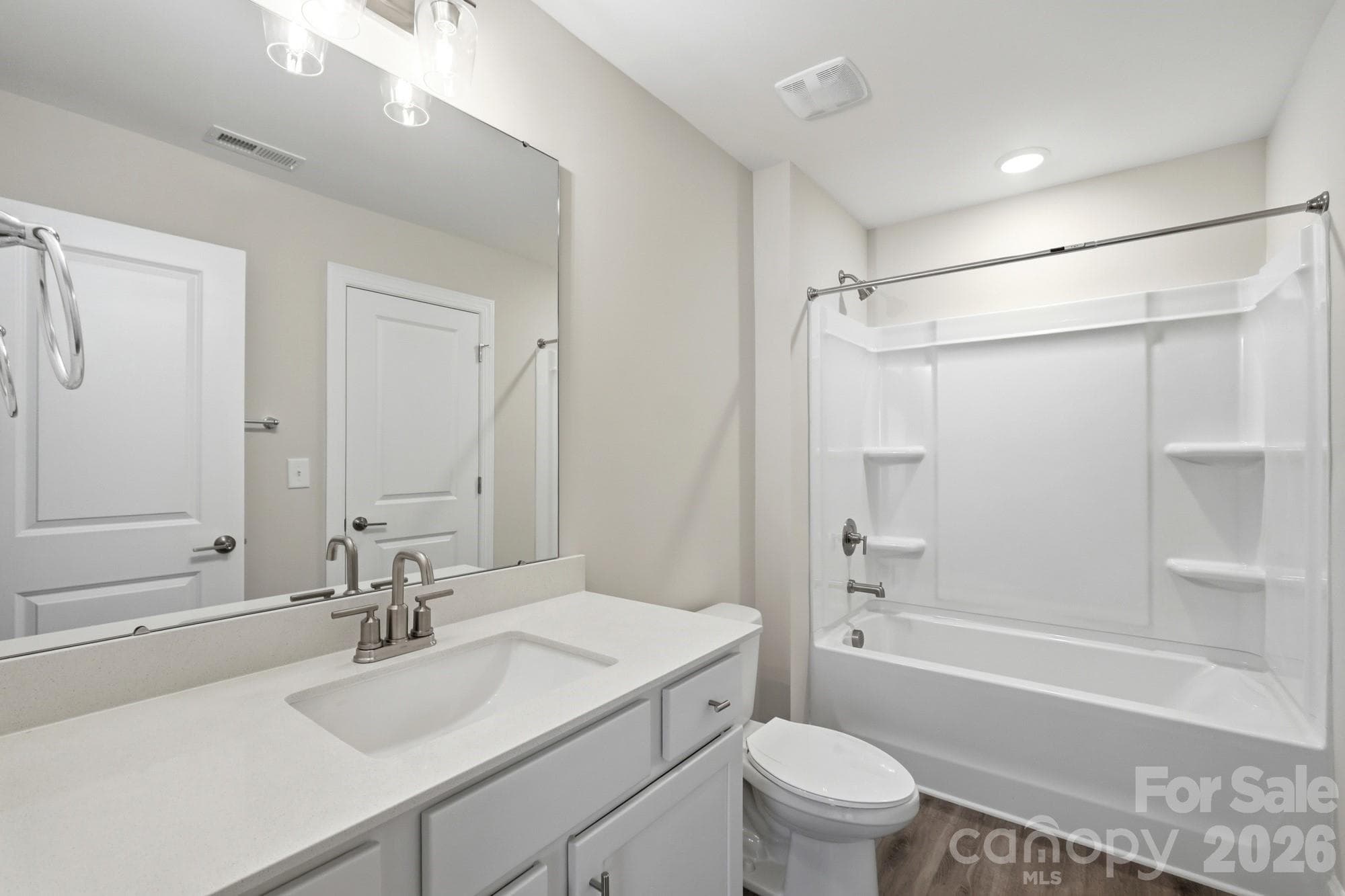 Upper level bathroom - 15216 First Broad Drive, Huntersville