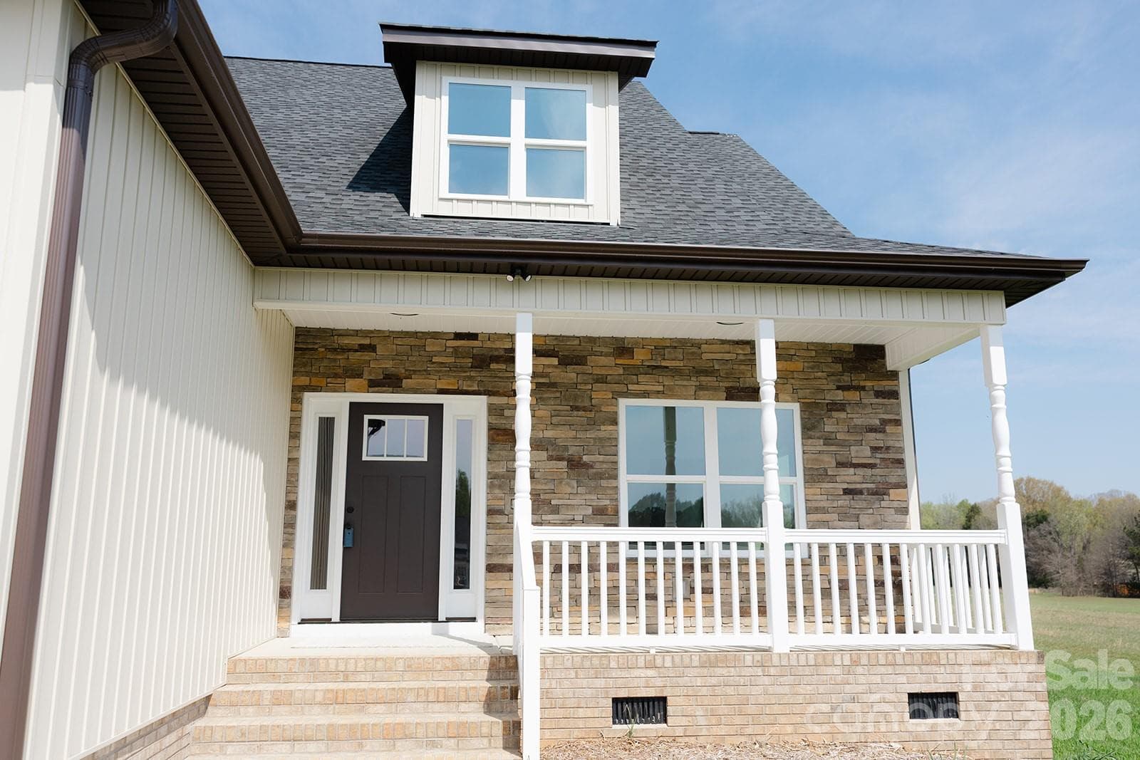 Single Family Residence at 573 Hopes Corner Drive, York, photo 2 of 35