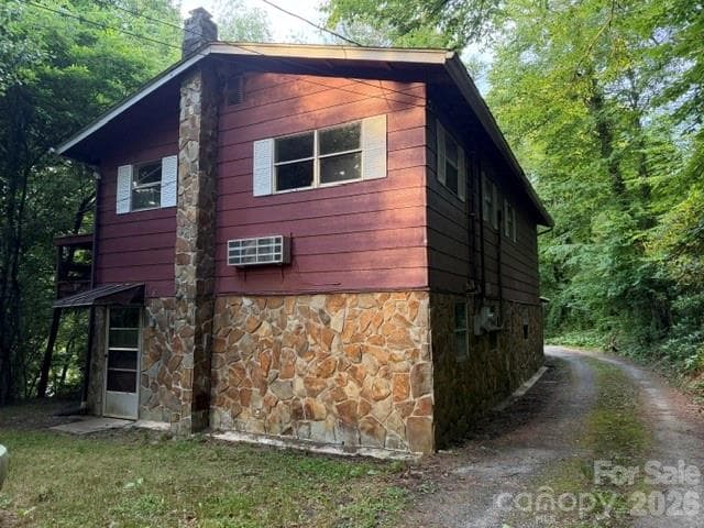 Single Family Residence at 116 Heavenly View Drive, Sylva, photo 3 of 13