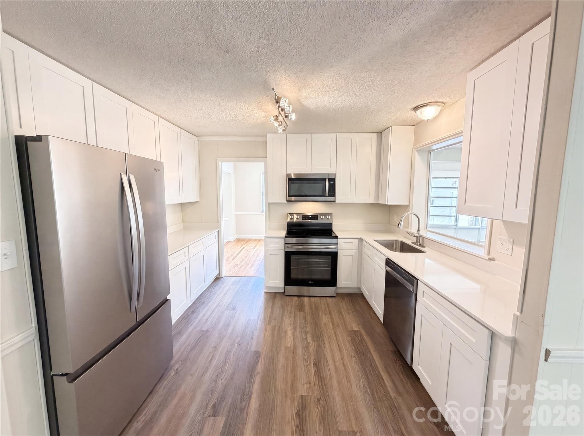 Single Family Residence at 11932 Idlewild Road, Matthews, photo 4 of 19