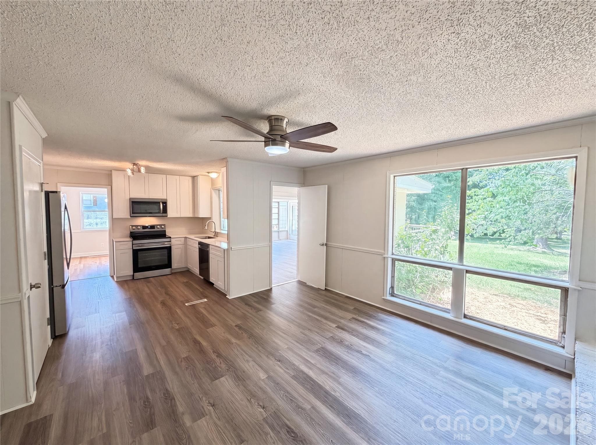 Single Family Residence at 11932 Idlewild Road, Matthews, photo 5 of 19