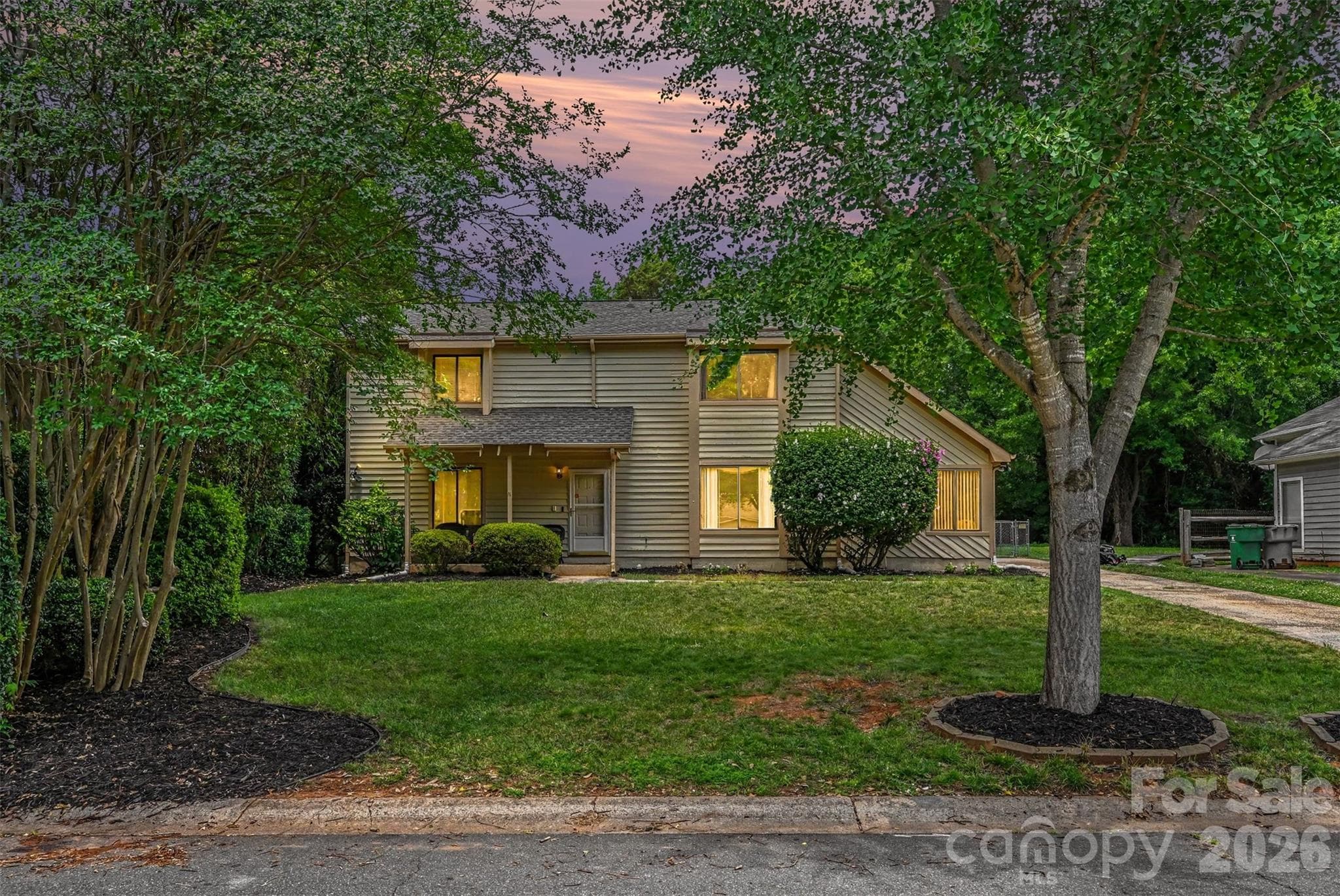 Single Family Residence at 611 Mattingwood Drive, Charlotte, photo 2 of 29