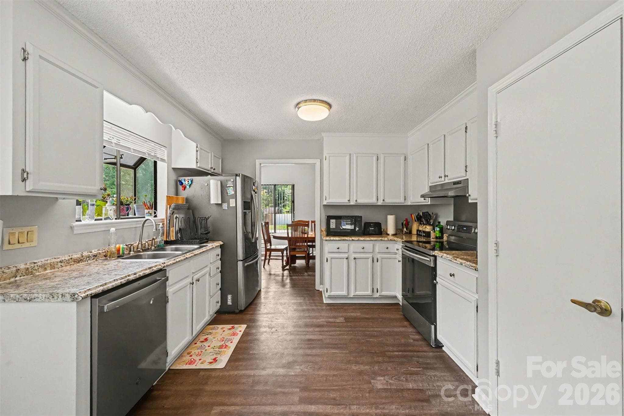 Single Family Residence at 611 Mattingwood Drive, Charlotte, photo 11 of 29