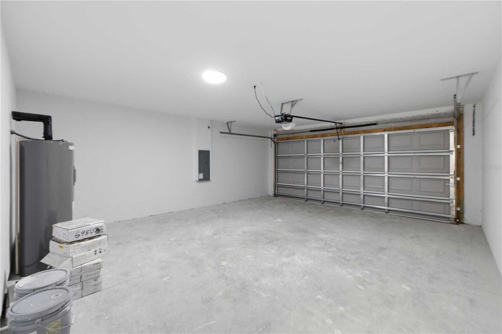 Garage - 14586 MOCKING WREN RD, WEEKI WACHEE
