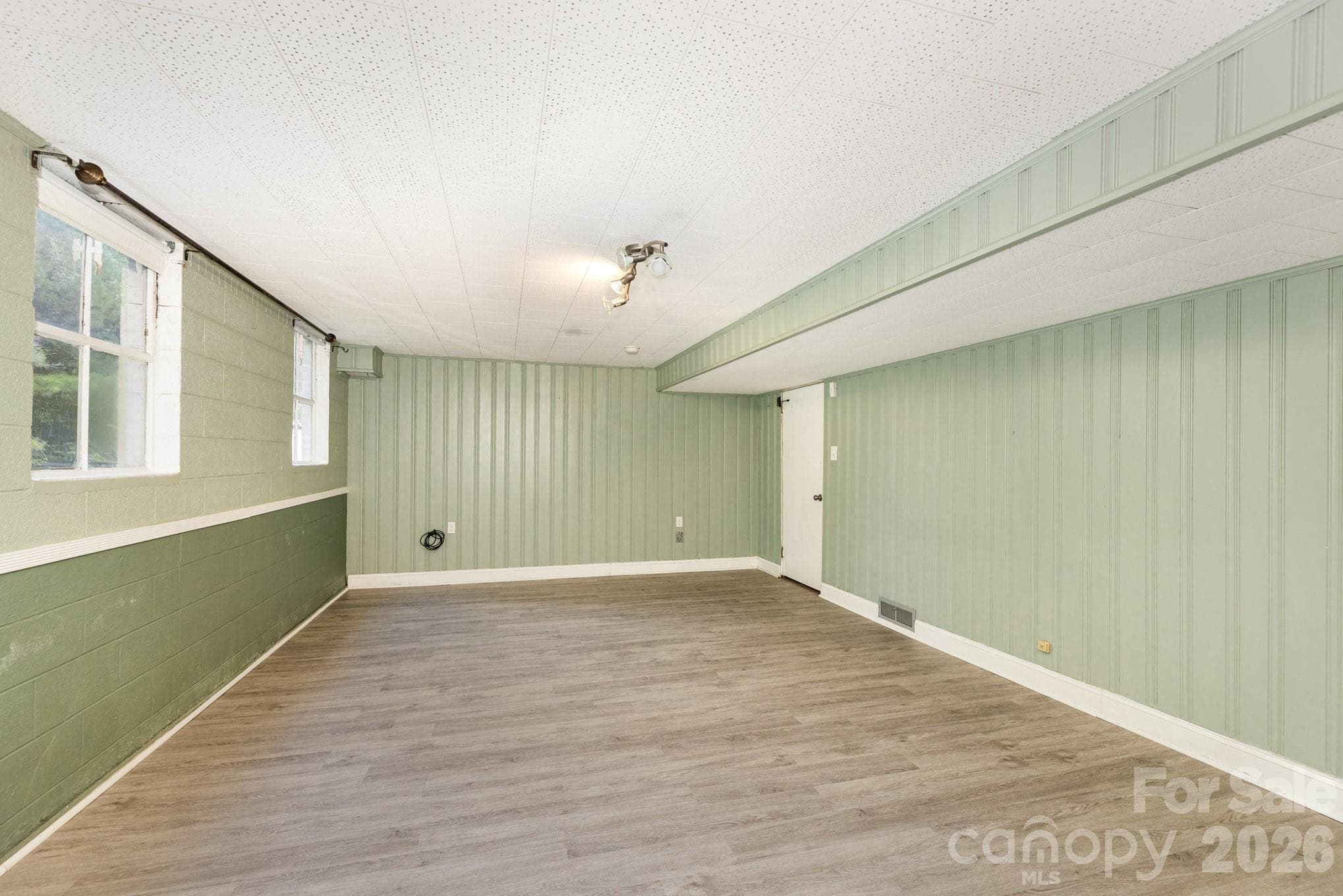 Single Family Residence at Winston Salem, photo 9 of 12