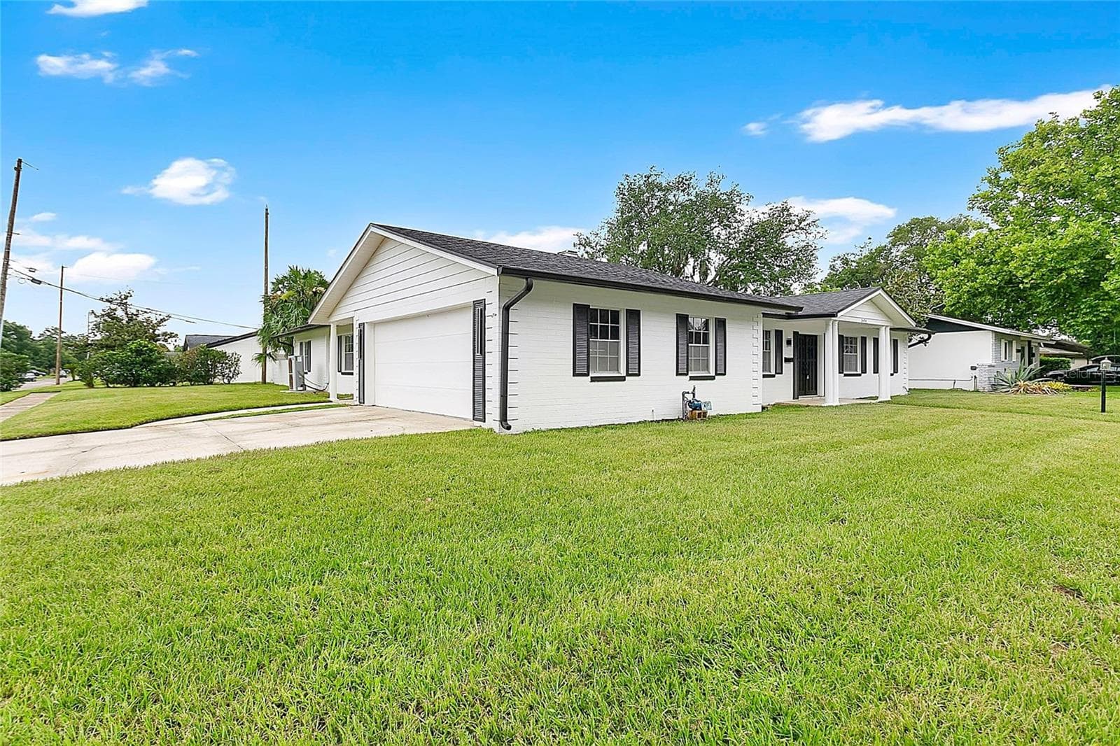 Single Family Residence at 2494 CASTLEWOOD RD, MAITLAND, photo 3 of 52