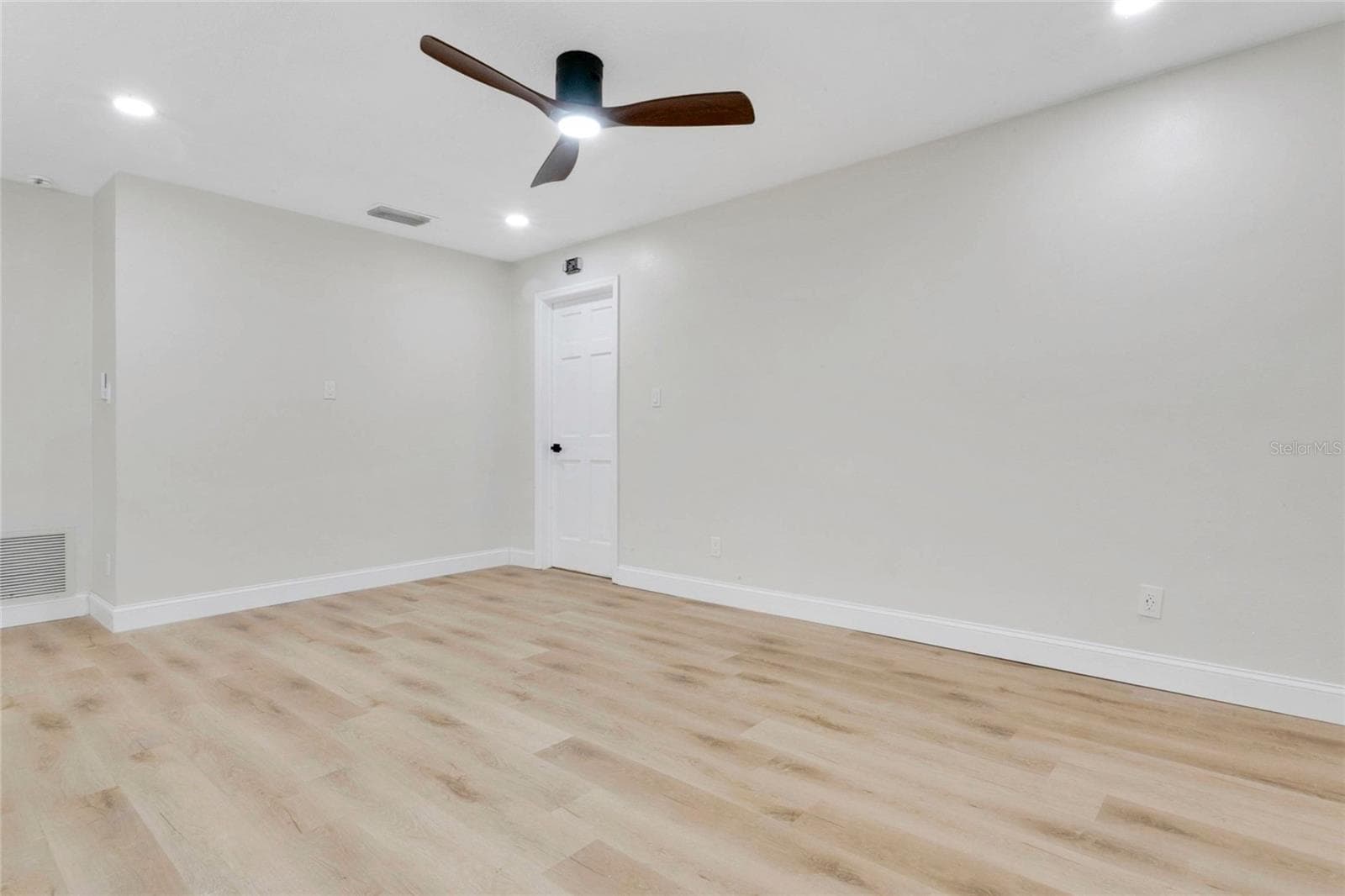 Single Family Residence at 2494 CASTLEWOOD RD, MAITLAND, photo 23 of 52