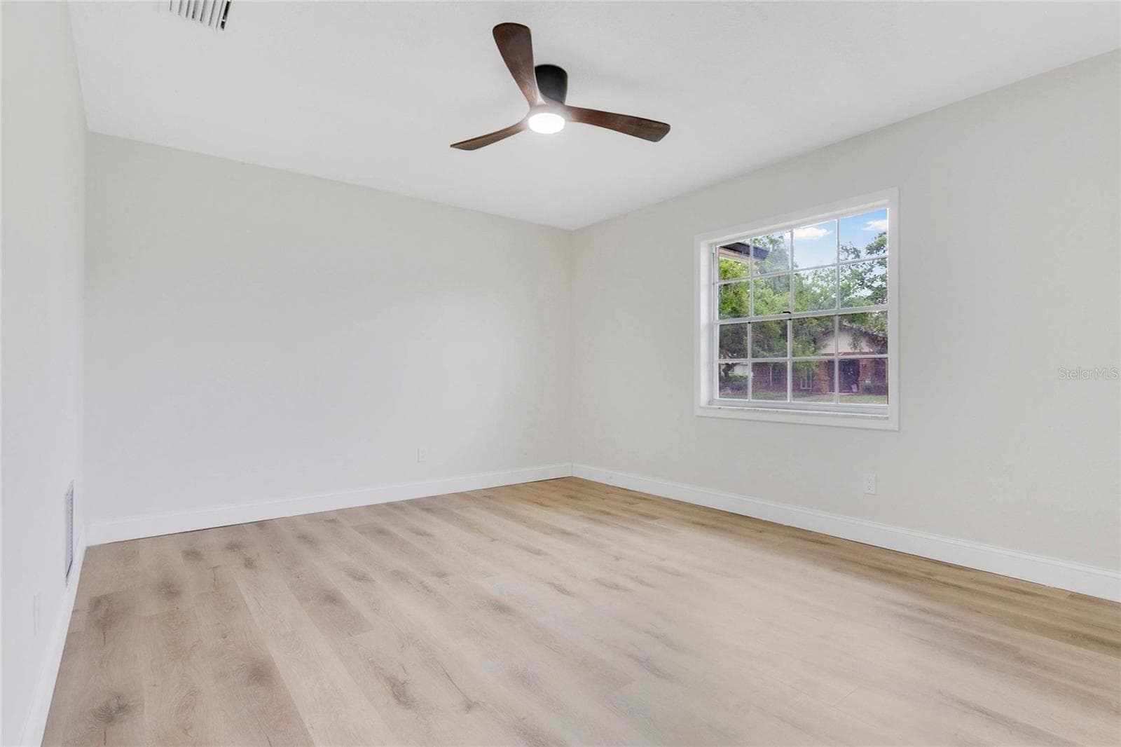 Single Family Residence at 2494 CASTLEWOOD RD, MAITLAND, photo 37 of 52