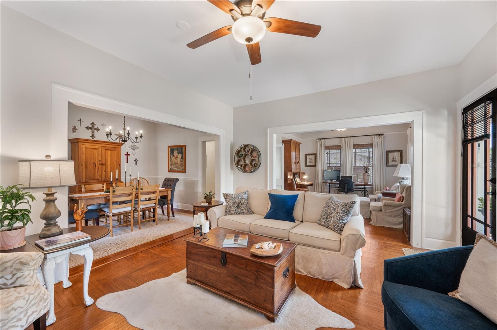 Living room with sitting room - 1102 MELTON AVE, LAKELAND