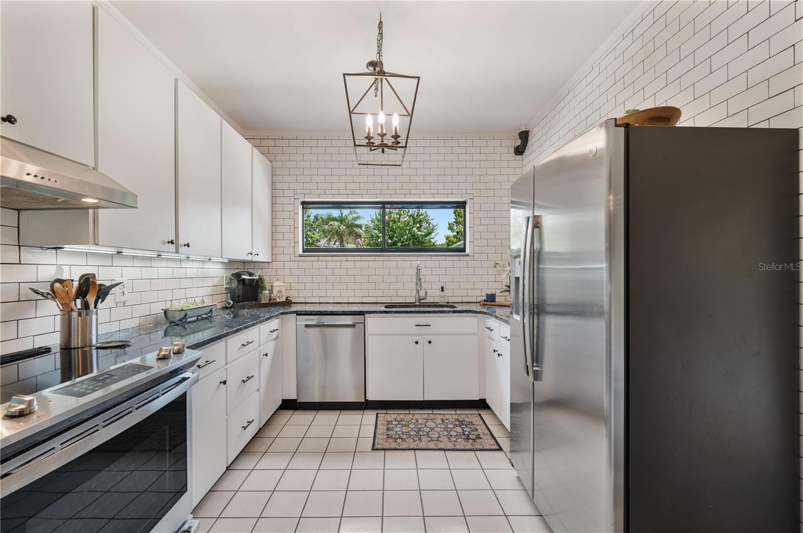 Kitchen with stainless steel appliance suite - 1102 MELTON AVE, LAKELAND