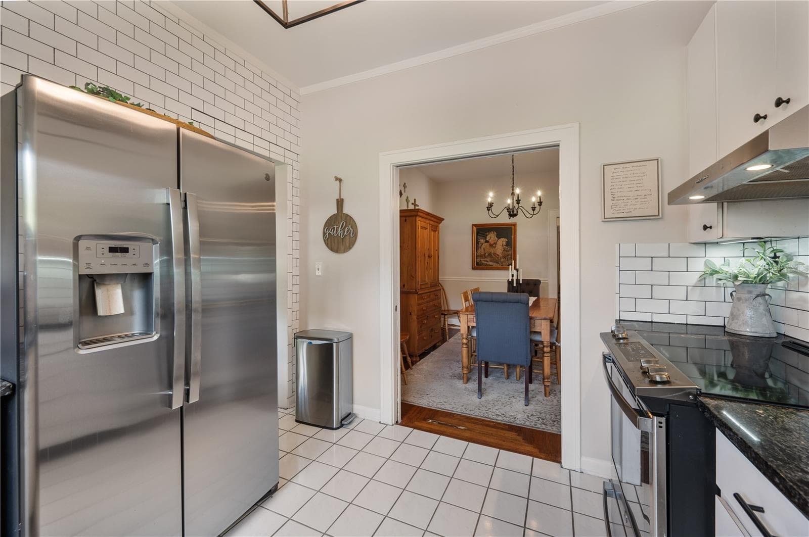 Kitchen with stainless steel appliance suite - 1102 MELTON AVE, LAKELAND