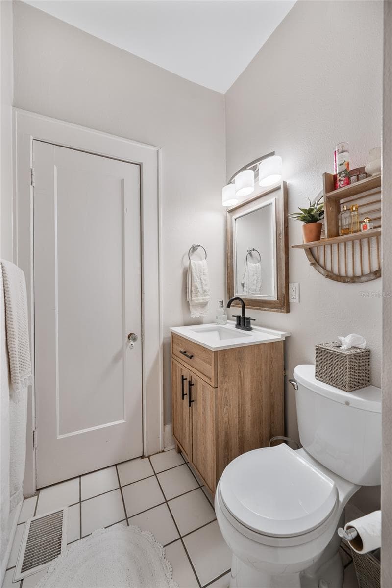 Bathroom 2 with walk-in shower - 1102 MELTON AVE, LAKELAND