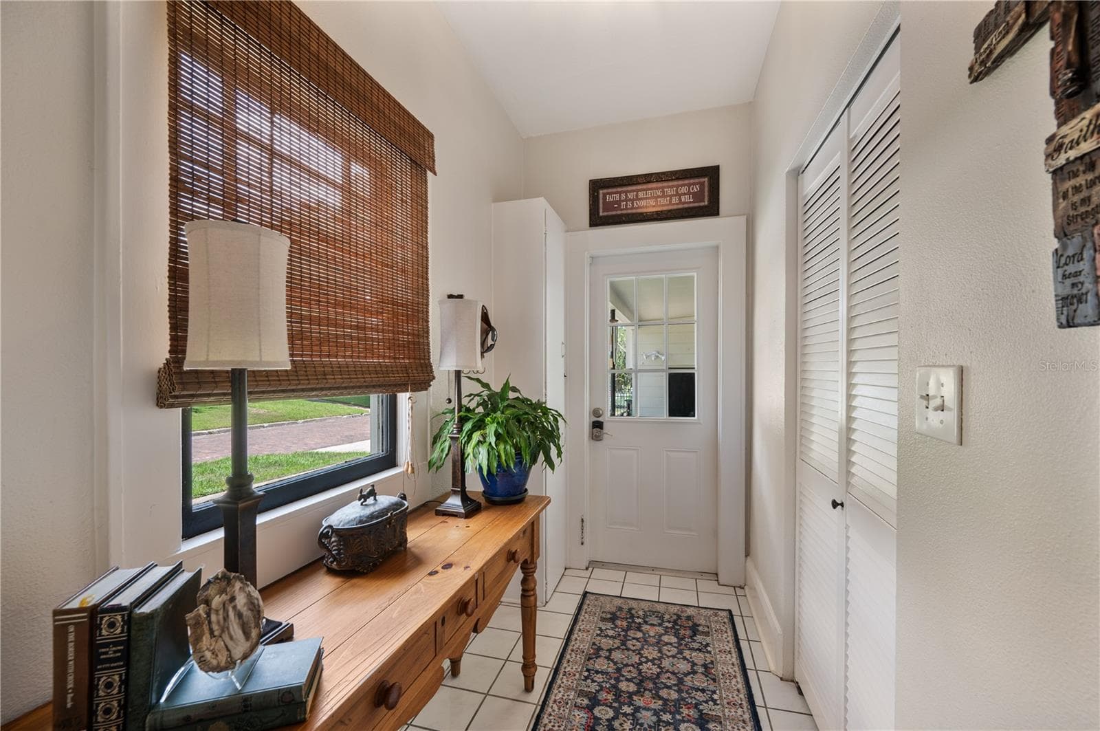 Mudroom entrance with kitchen pantry - 1102 MELTON AVE, LAKELAND