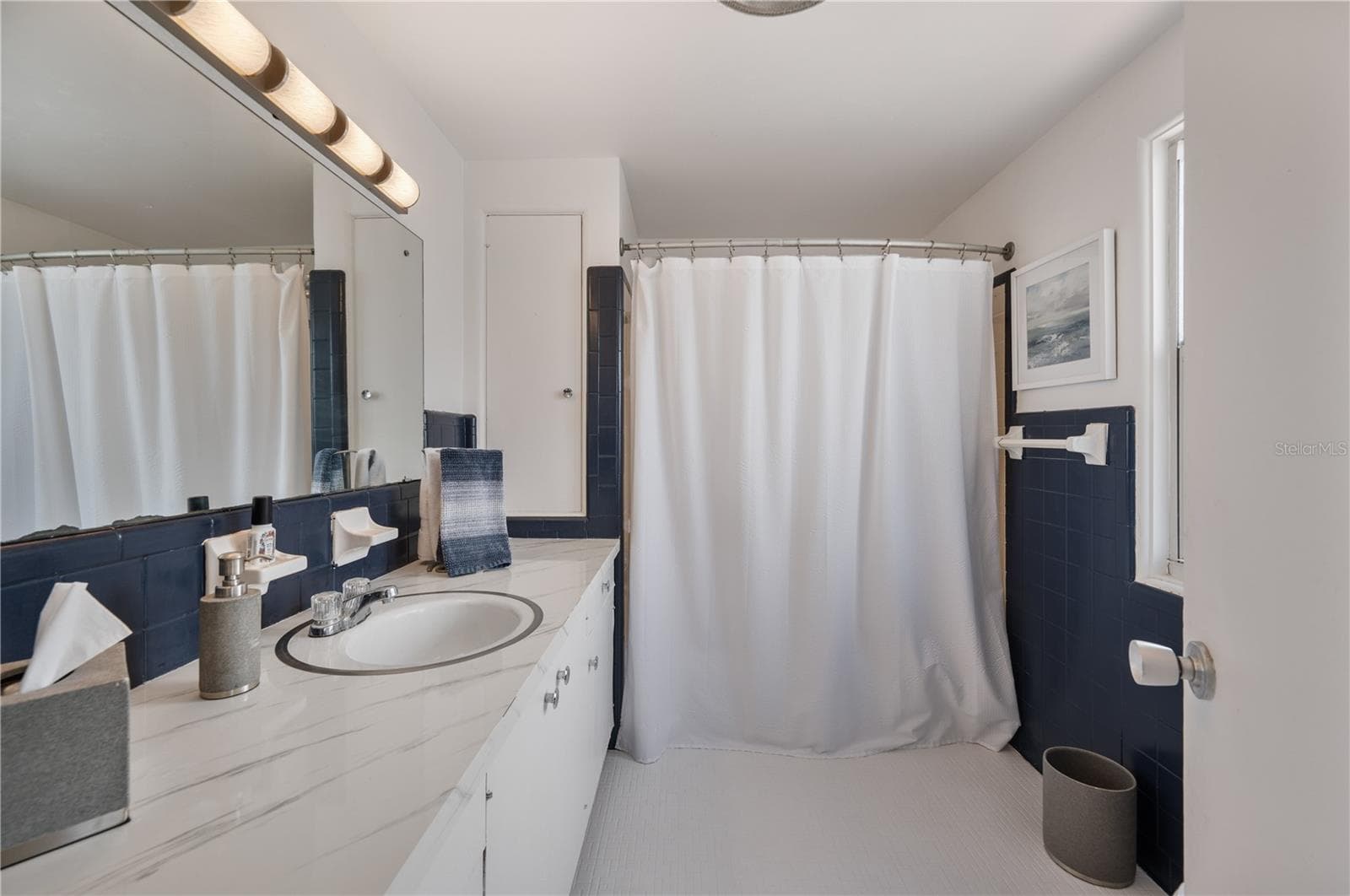 Full bathroom - 1102 MELTON AVE, LAKELAND