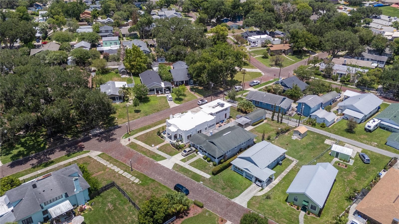 Aerial view of home and brick lined streets - 1102 MELTON AVE, LAKELAND