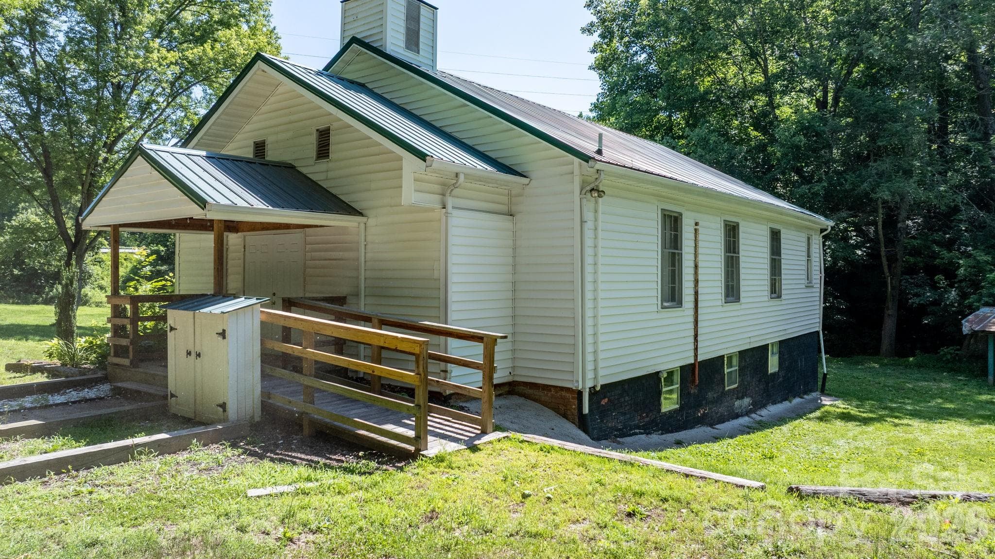 Single Family Residence at Lenoir, photo 4 of 27