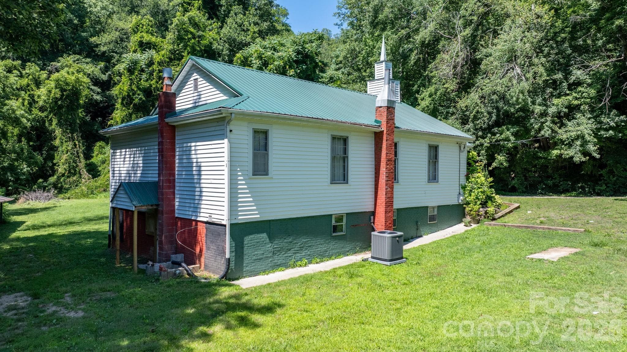 Single Family Residence at Lenoir, photo 7 of 27