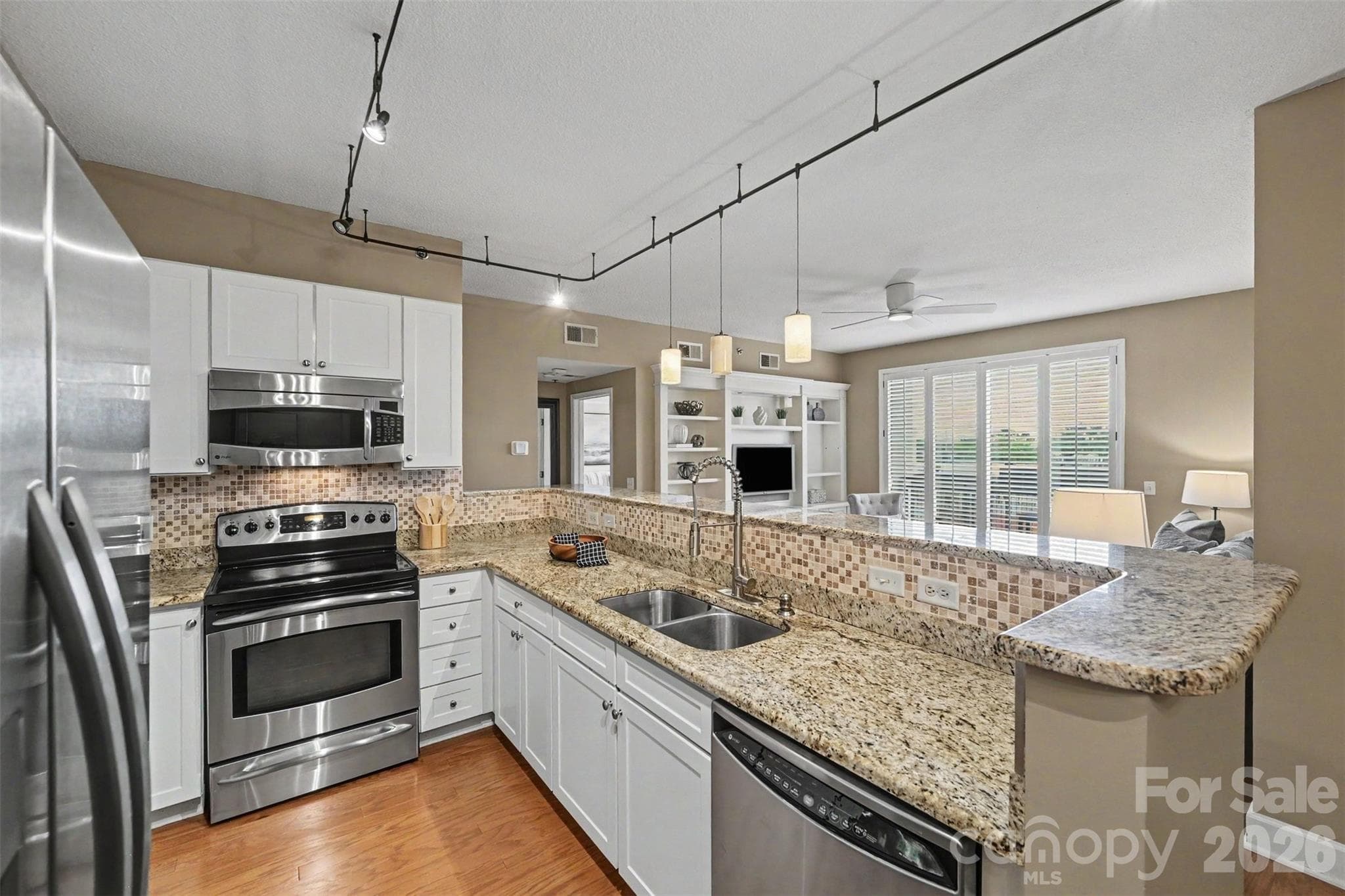 Condominium at 1315 East Boulevard, Charlotte, photo 6 of 27