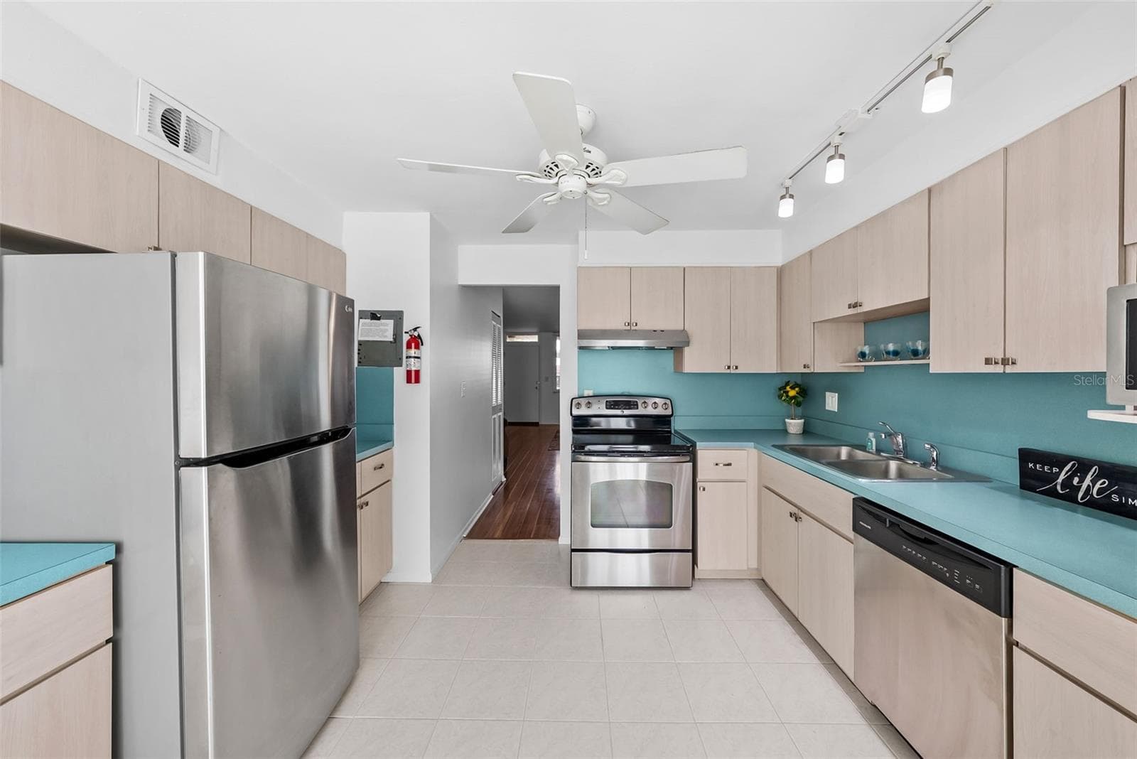 Condominium at 5095 BAY ST NE #114, ST PETERSBURG, photo 13 of 38