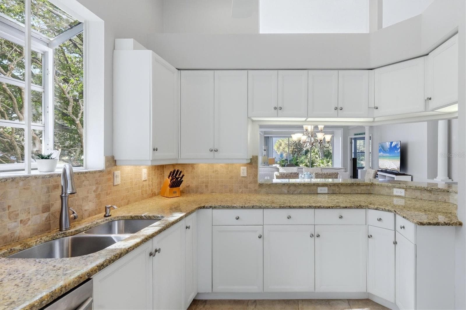 Villa at 7906 WHITEBRIDGE GLN, UNIVERSITY PARK, photo 10 of 68
