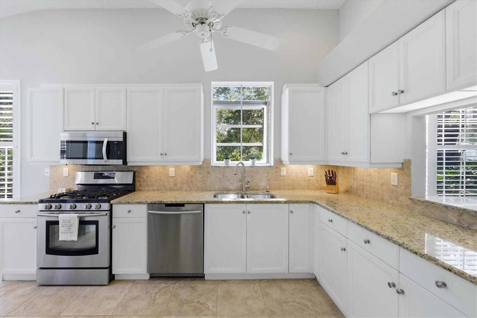 Villa at 7906 WHITEBRIDGE GLN, UNIVERSITY PARK, photo 12 of 68