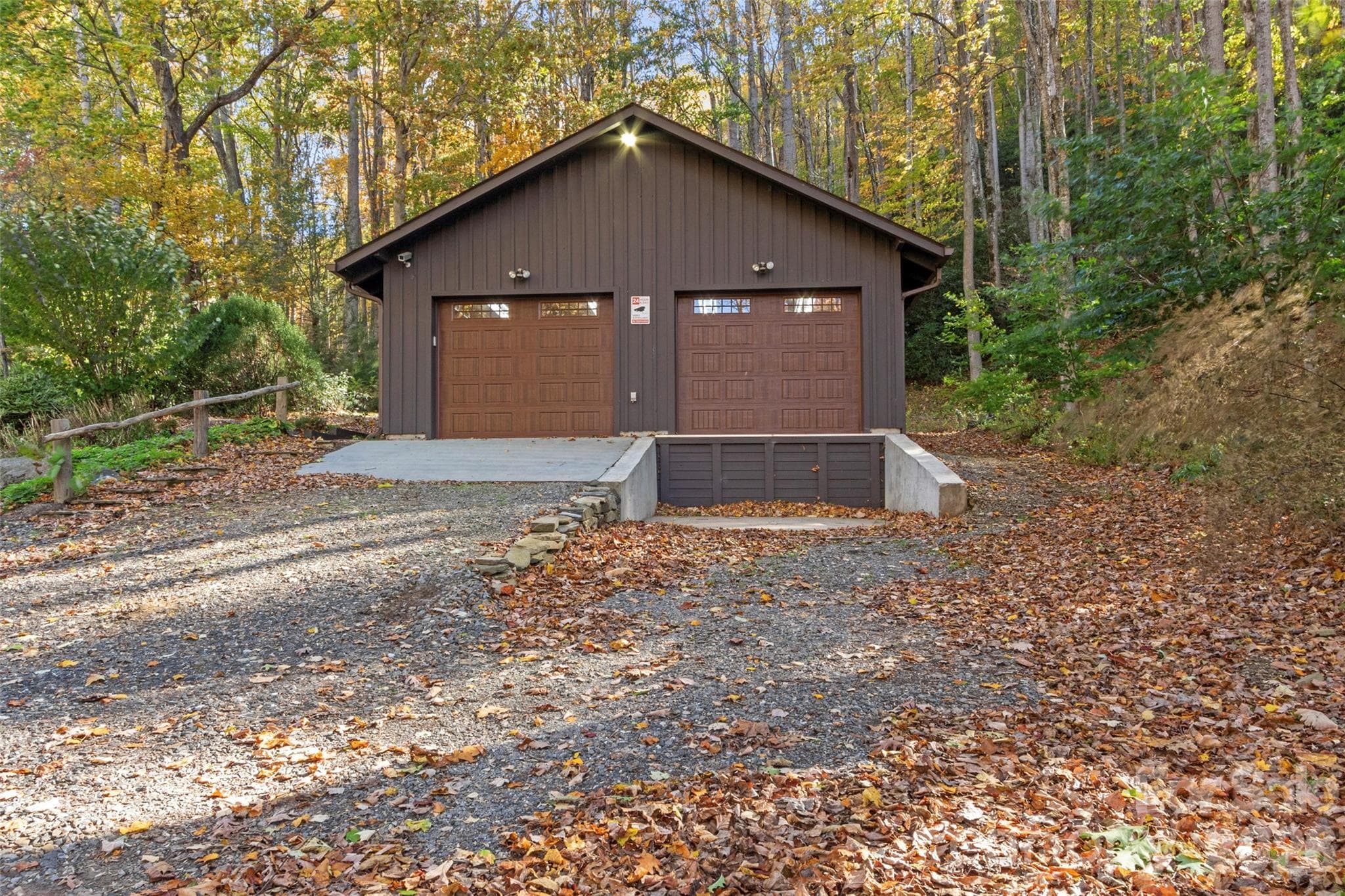 Lower Garage - 191 N Fork Road, Burnsville