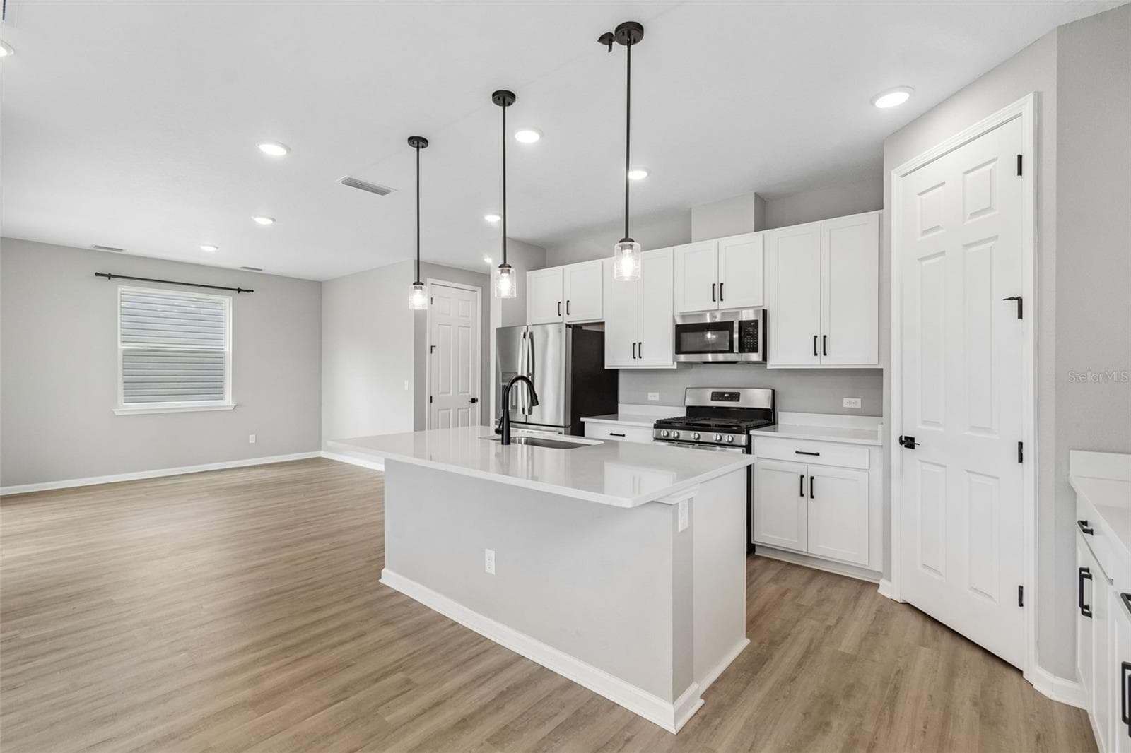 Single Family Residence at 8268 MARIETTA STILL DR, JACKSONVILLE, photo 9 of 19