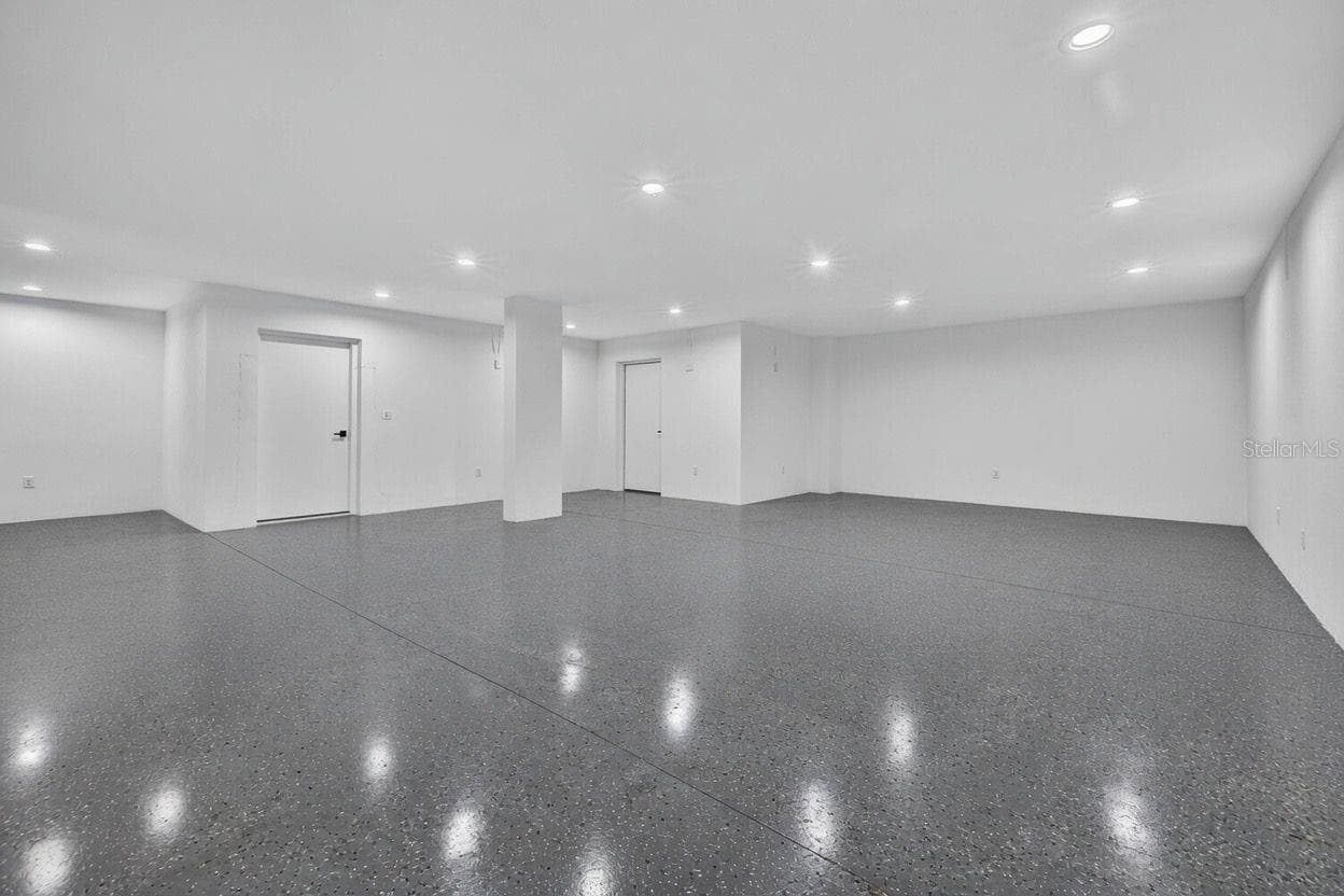 3 car tandem garage with epoxy floors - 1717 MASSACHUSETTS AVE NE, ST PETERSBURG