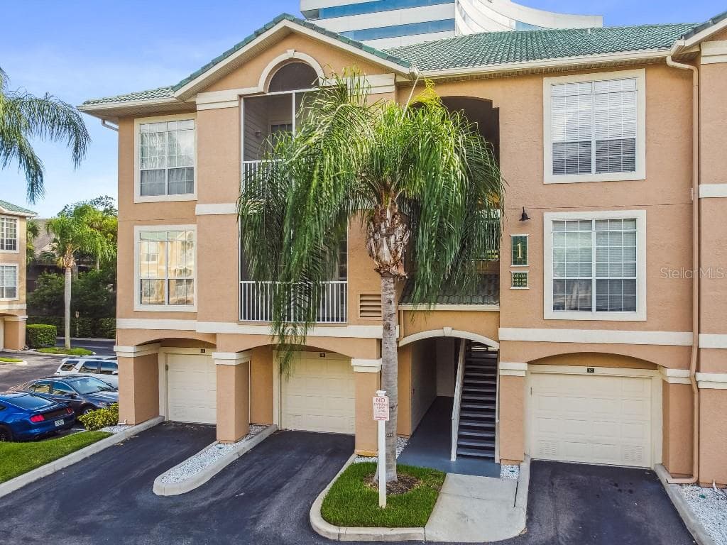 1201 BAY CLUB CIR