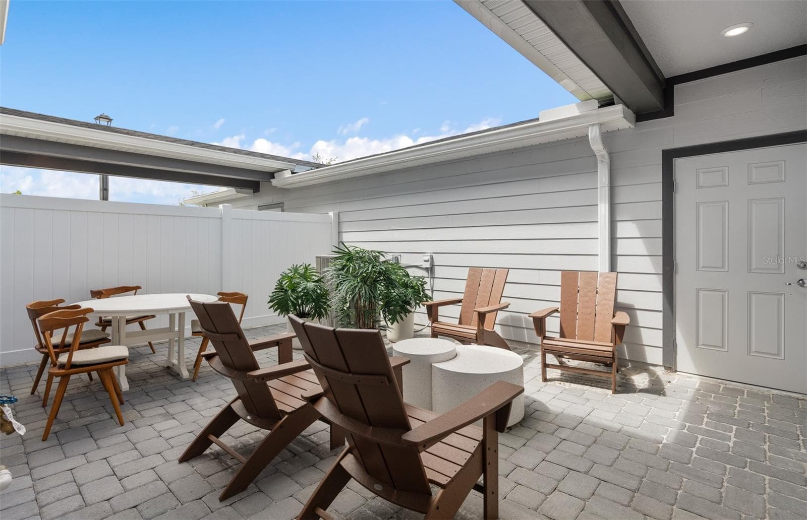 Model Home Design Only. Pictures and furnishings are for illustrative purposes only. Elevations, colors and options may vary. Furniture is for model home staging only. - LAKEHAVEN ESTATES, CLERMONT