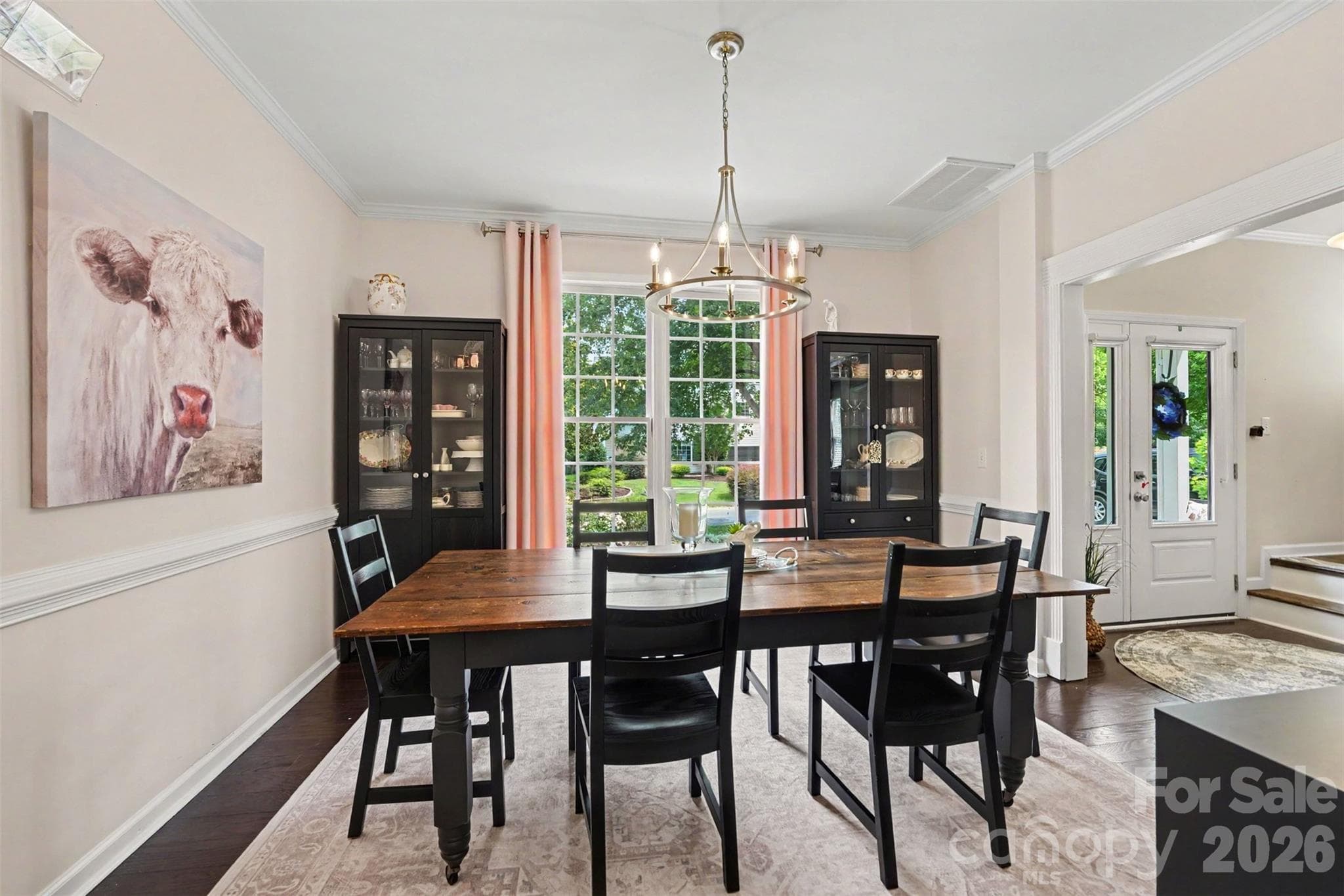 Dining room with natural light - Huntersville