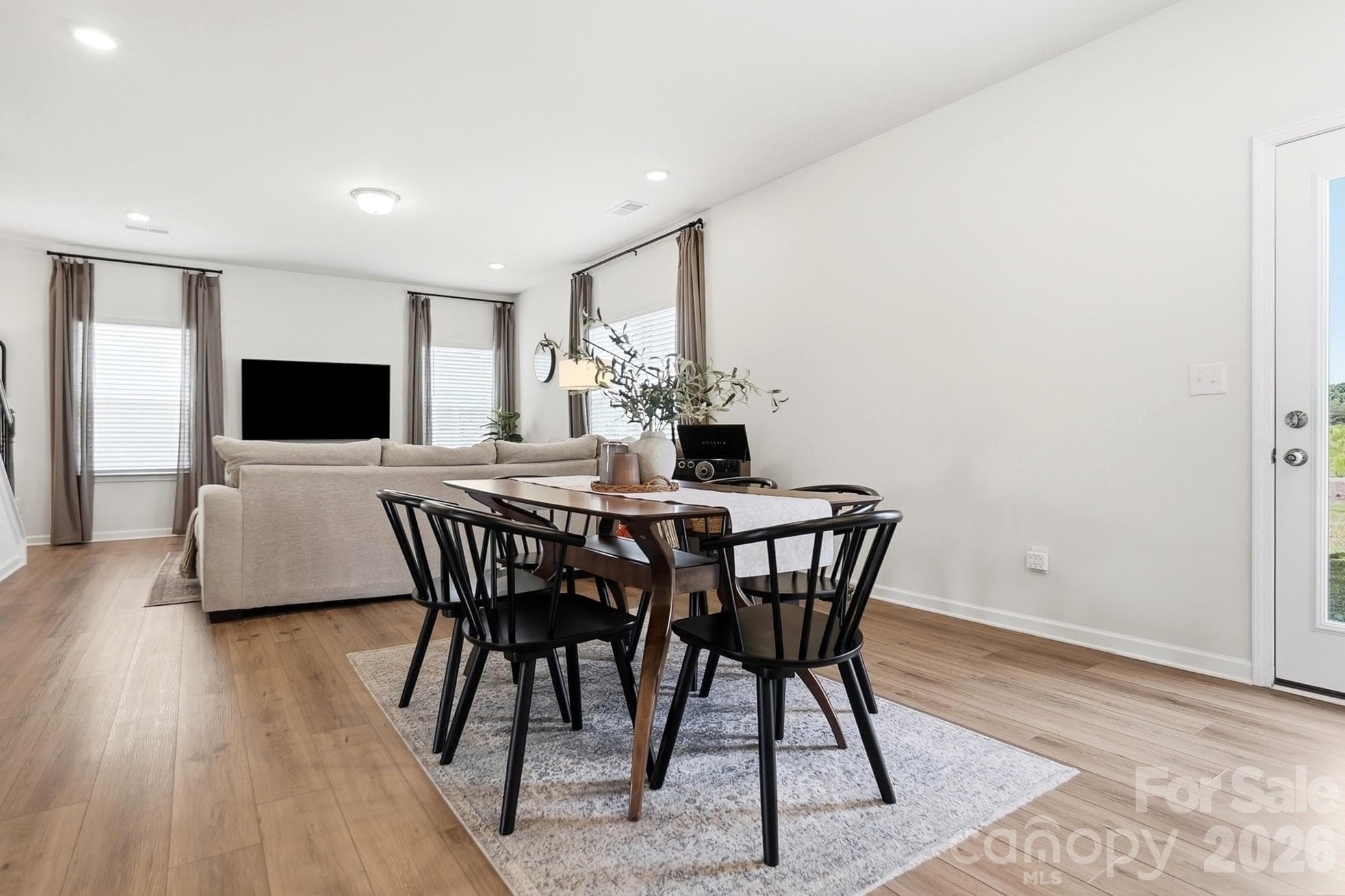 Dining area offers plenty of room for family meals and gatherings. - 6023 Busch Way, Midland