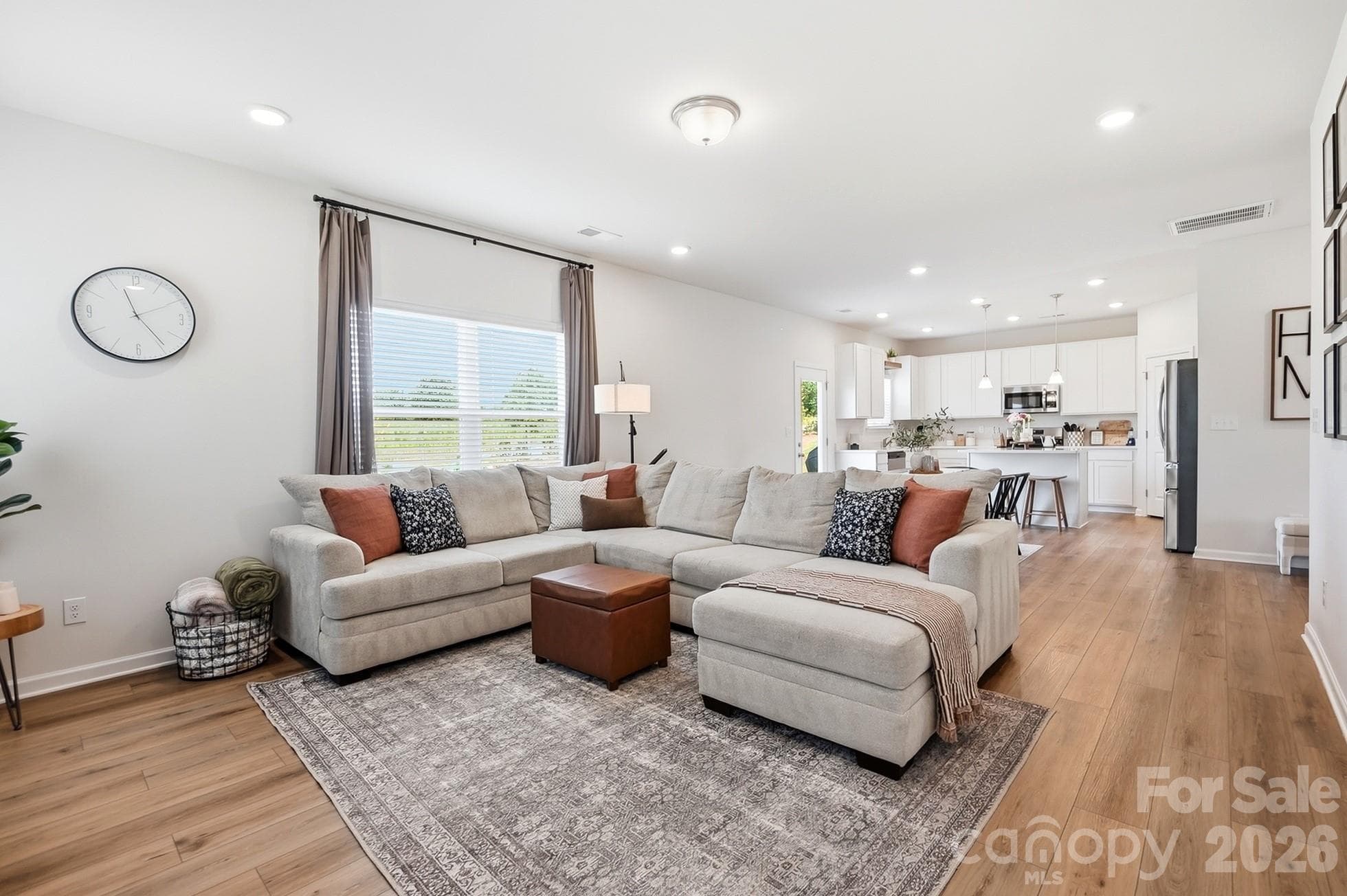 Spacious family room with an open and inviting layout. - 6023 Busch Way, Midland