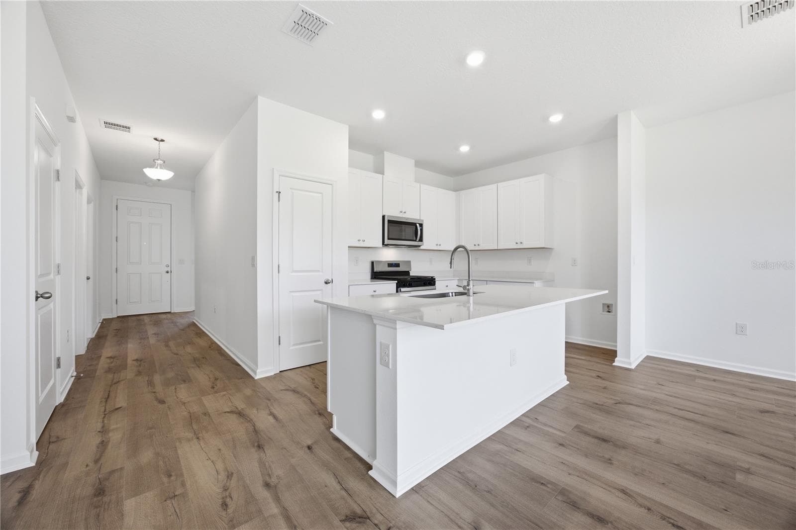 Single Family Residence at 5727 HIAWASSEE RD, LEESBURG, photo 9 of 27