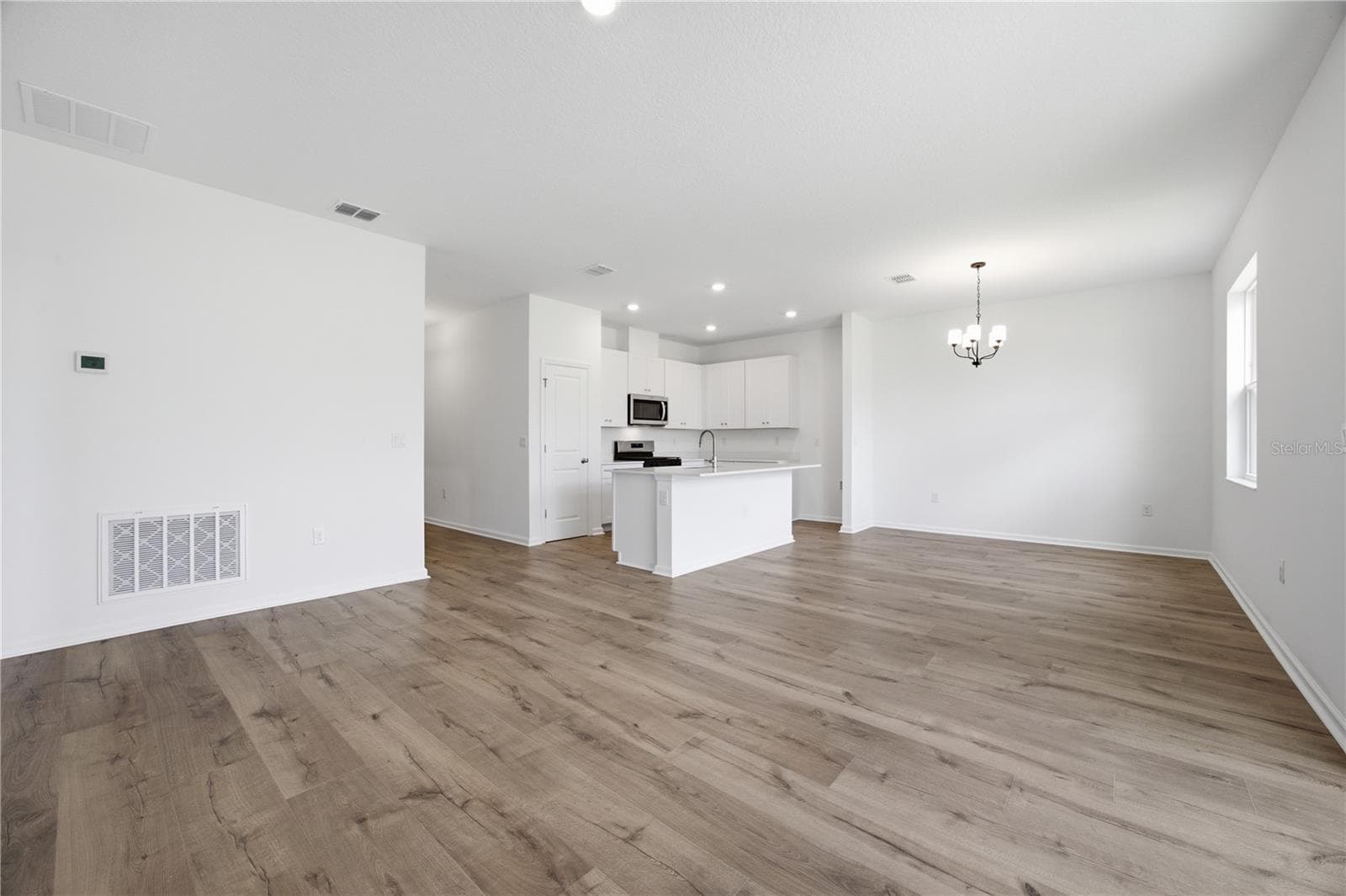 Single Family Residence at 5727 HIAWASSEE RD, LEESBURG, photo 13 of 27