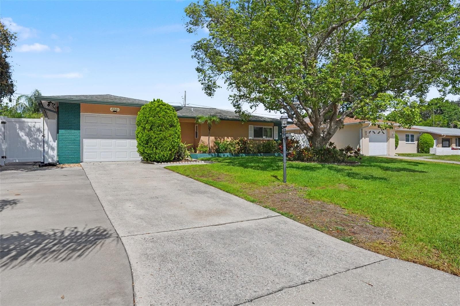 Single Family Residence at 2061 FAIR OAK DR, CLEARWATER, photo 2 of 28