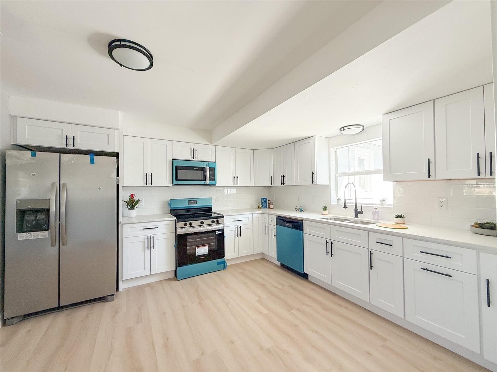 Large Kitchen w/ new SS Appliances - 13290 3RD ST E, MADEIRA BEACH