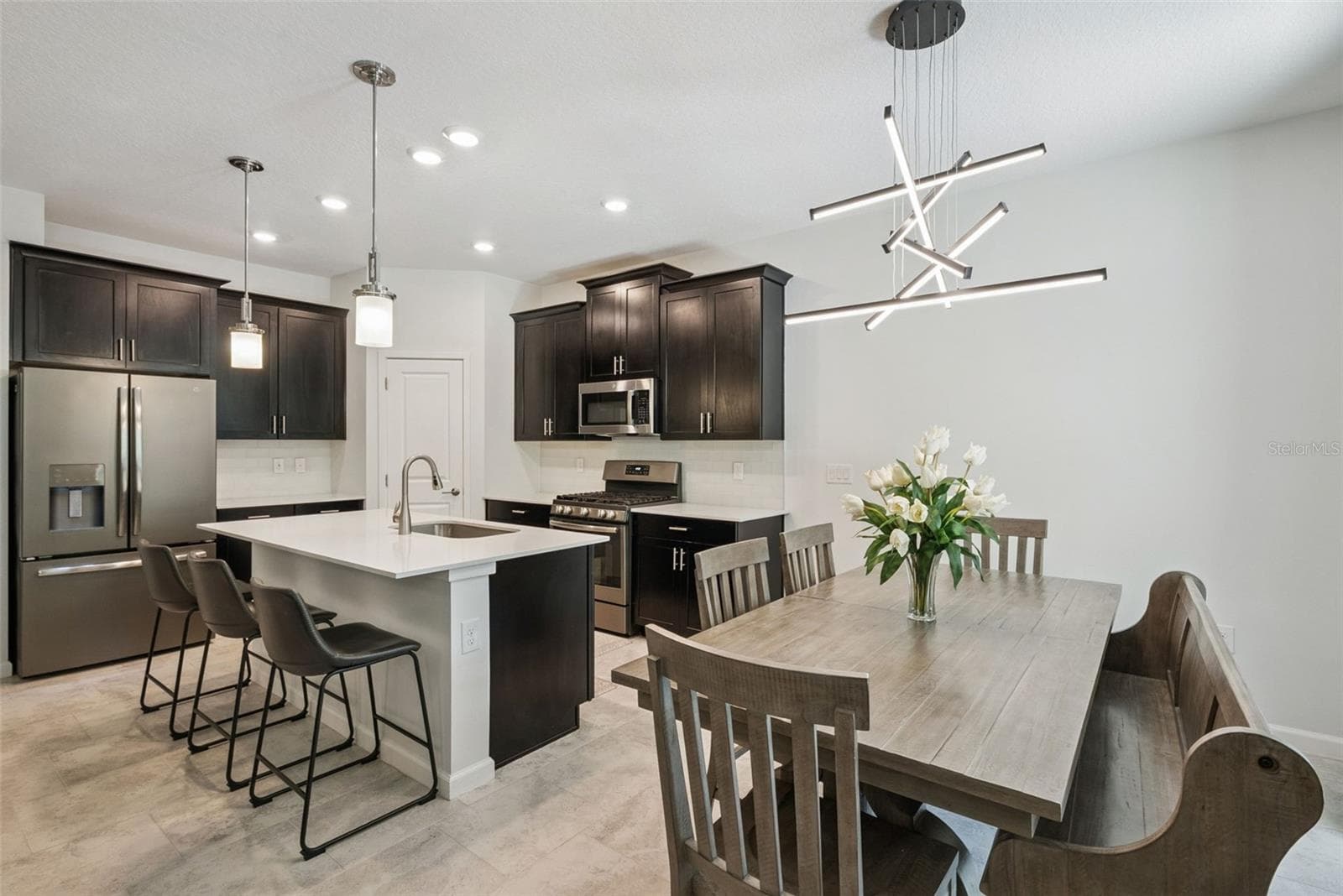 Open dining area just off the kitchen - 1235 DORA PARC LN, MOUNT DORA