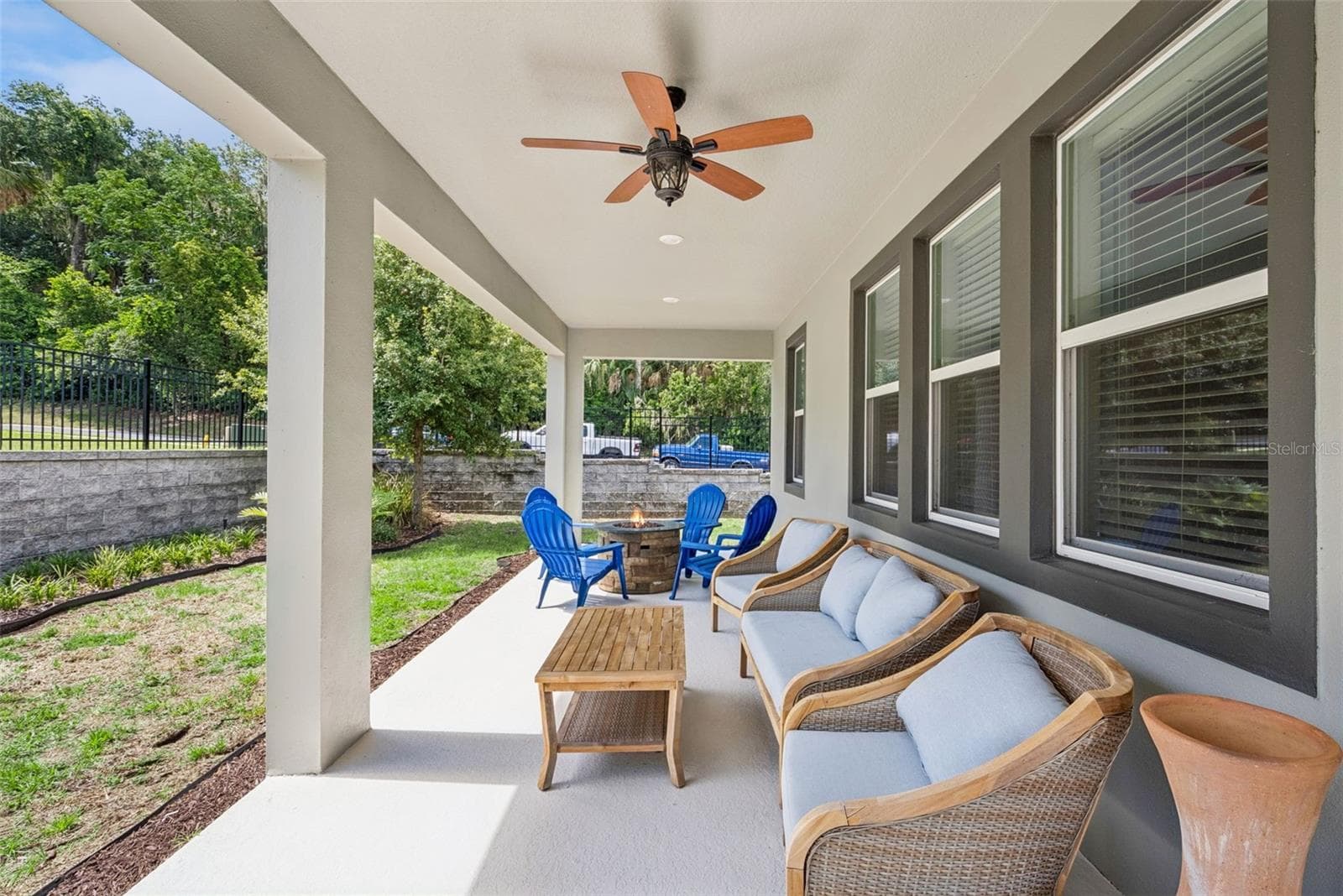 Covered lanai with ceiling fan and LED lighting - 1235 DORA PARC LN, MOUNT DORA