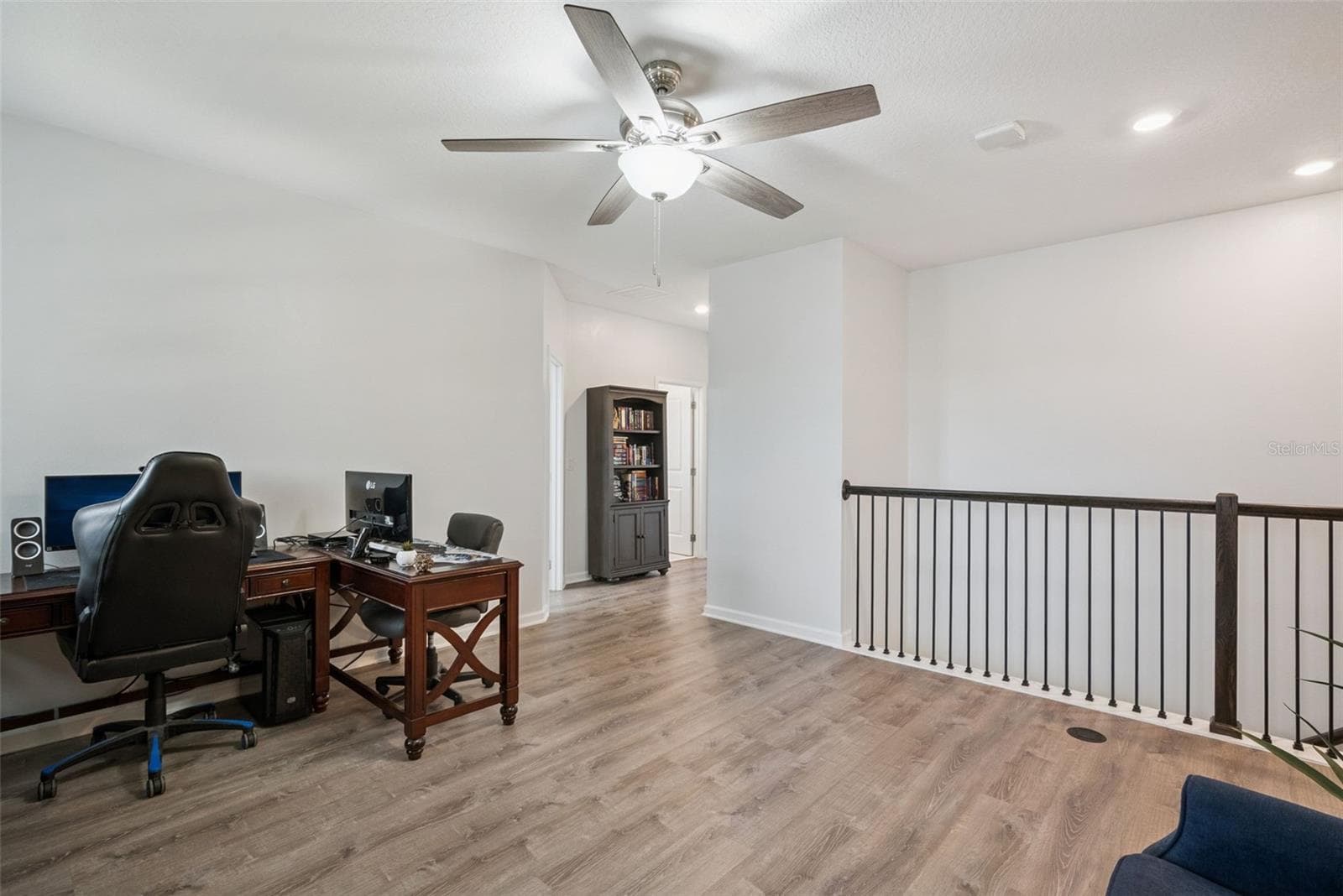 Upstairs bonus room with open railing - 1235 DORA PARC LN, MOUNT DORA