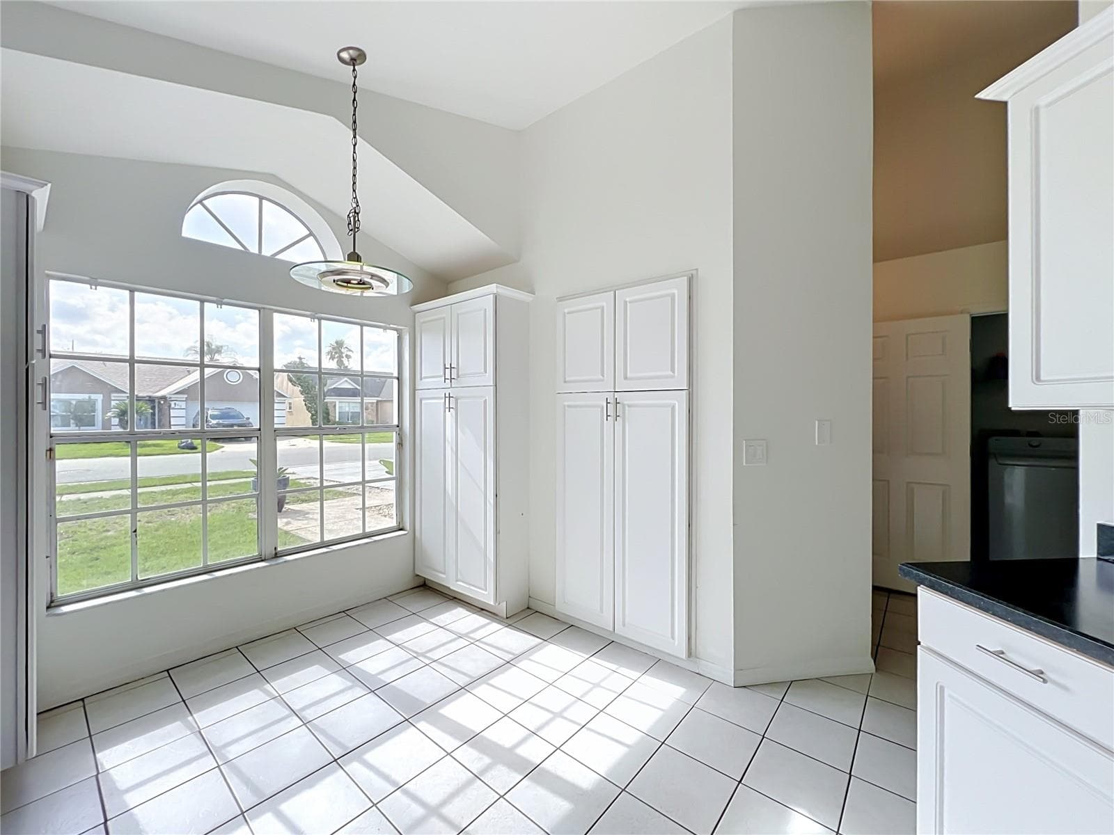 Kitchen eat-in area, perfect for casual dining and morning coffee. - 554 WHITTINGHAM PL, LAKE MARY