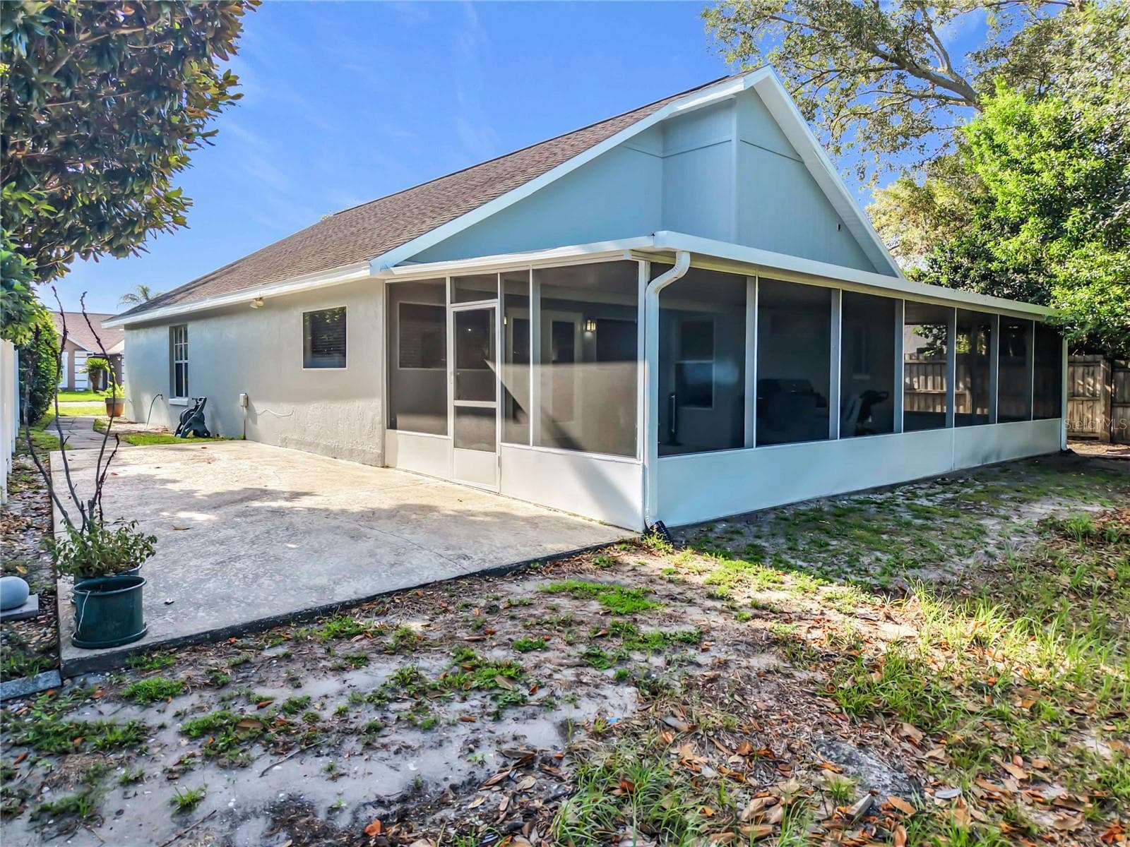 Enjoy the spacious backyard, perfect for grilling and outdoor entertaining. - 554 WHITTINGHAM PL, LAKE MARY