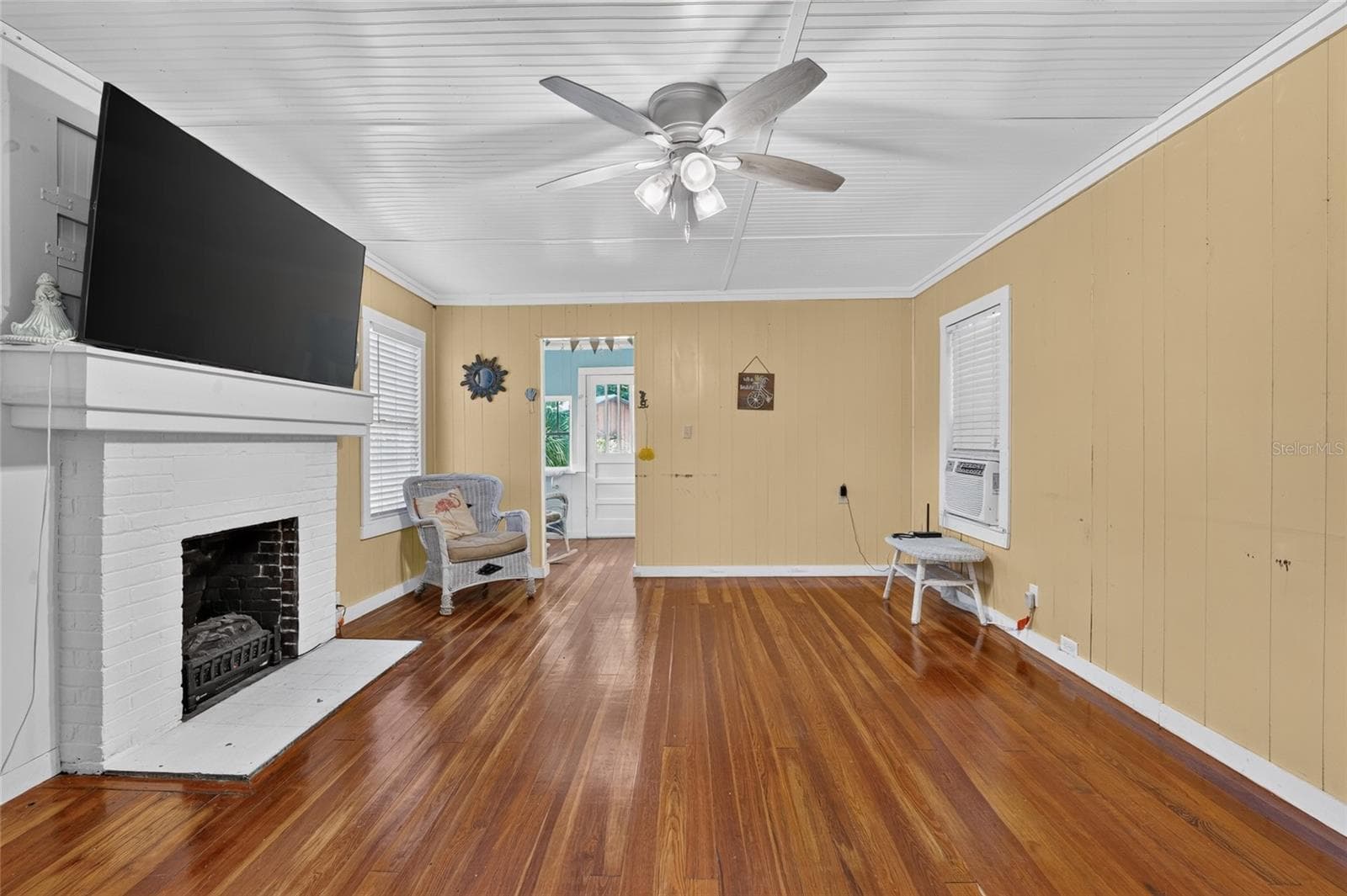Single Family Residence at 2 ALLEY A, YANKEETOWN, photo 11 of 42