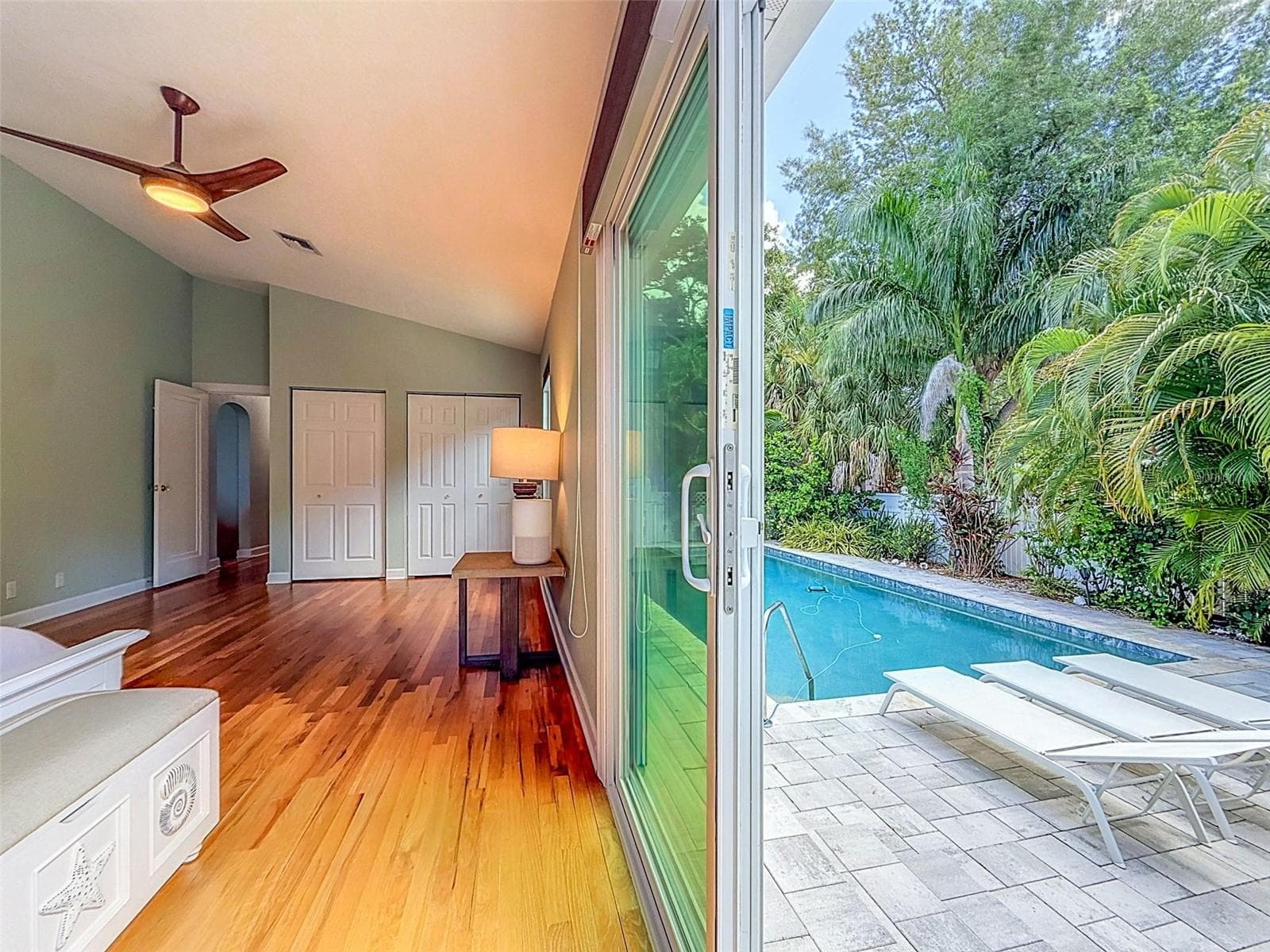 Single Family Residence at 182 29TH AVE N, ST PETERSBURG, photo 6 of 97