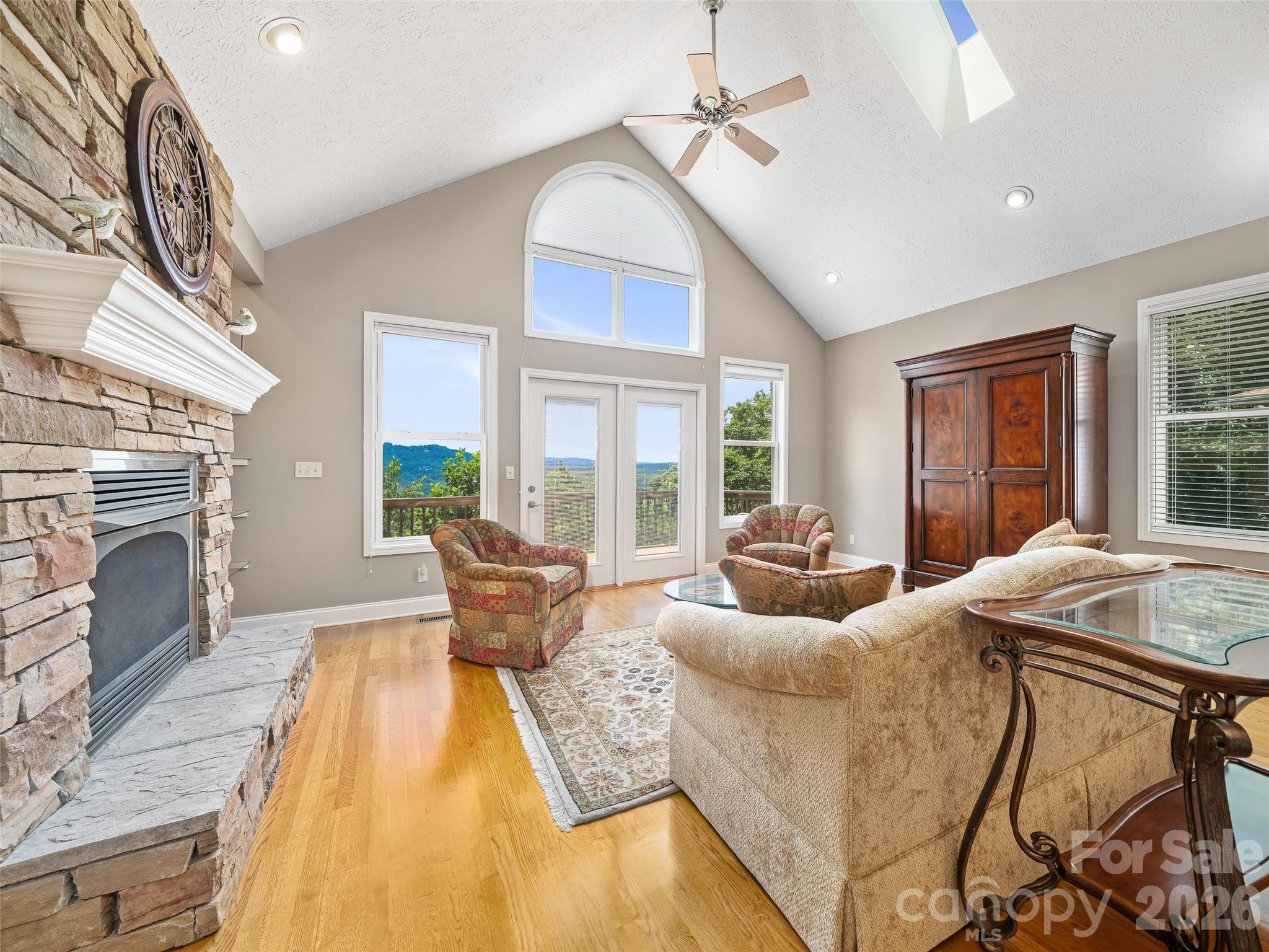 Single Family Residence at Hendersonville, photo 2 of 39