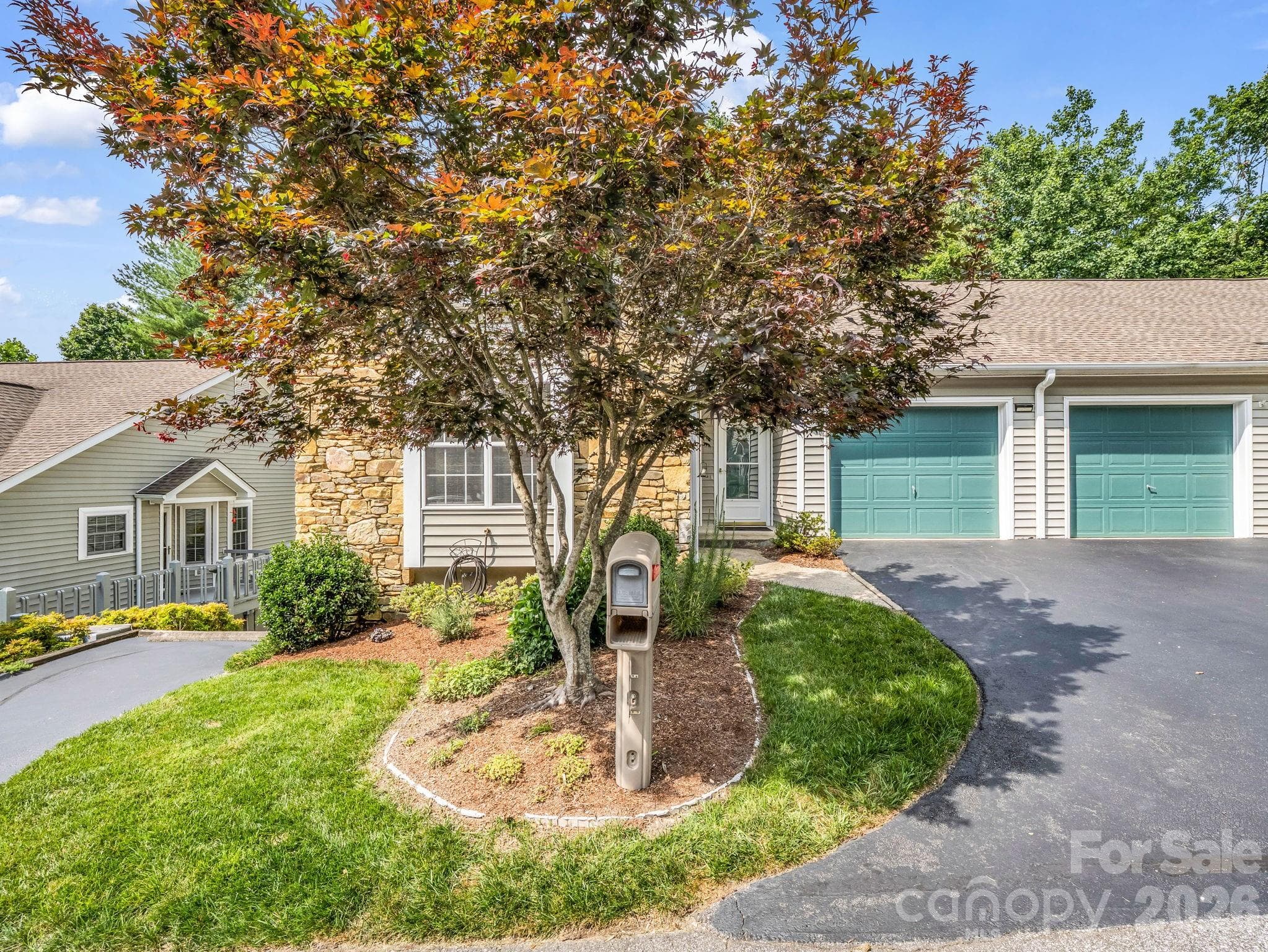 Townhouse at Hendersonville, photo 2 of 40