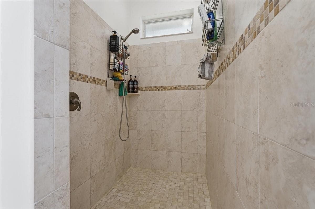 Large walk in shower - 7014 JONES RD, ODESSA