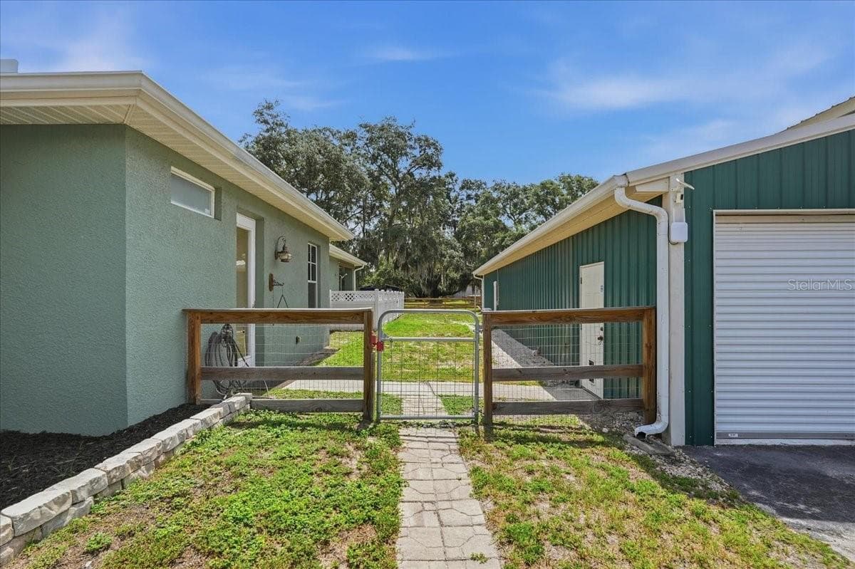 Easy side entry from house to Green Garage - 7014 JONES RD, ODESSA