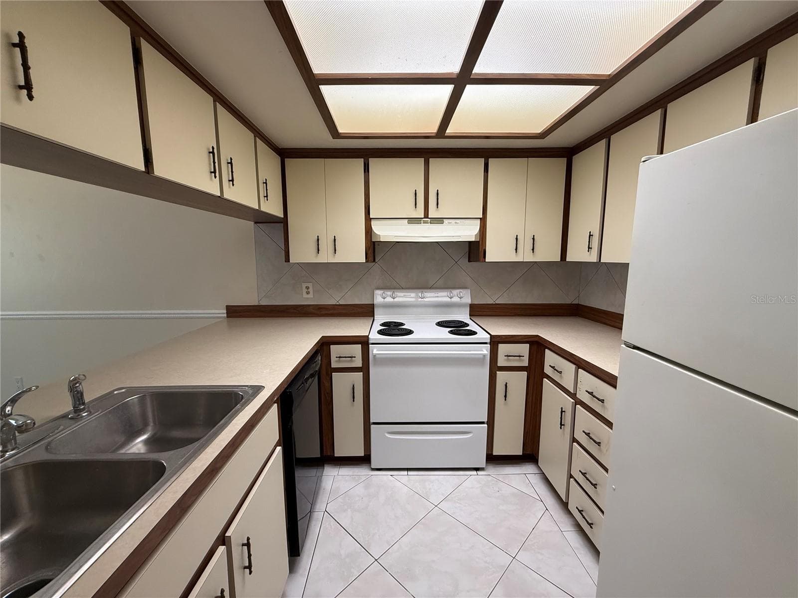 Kitchen - 5130 70TH PL N, PINELLAS PARK